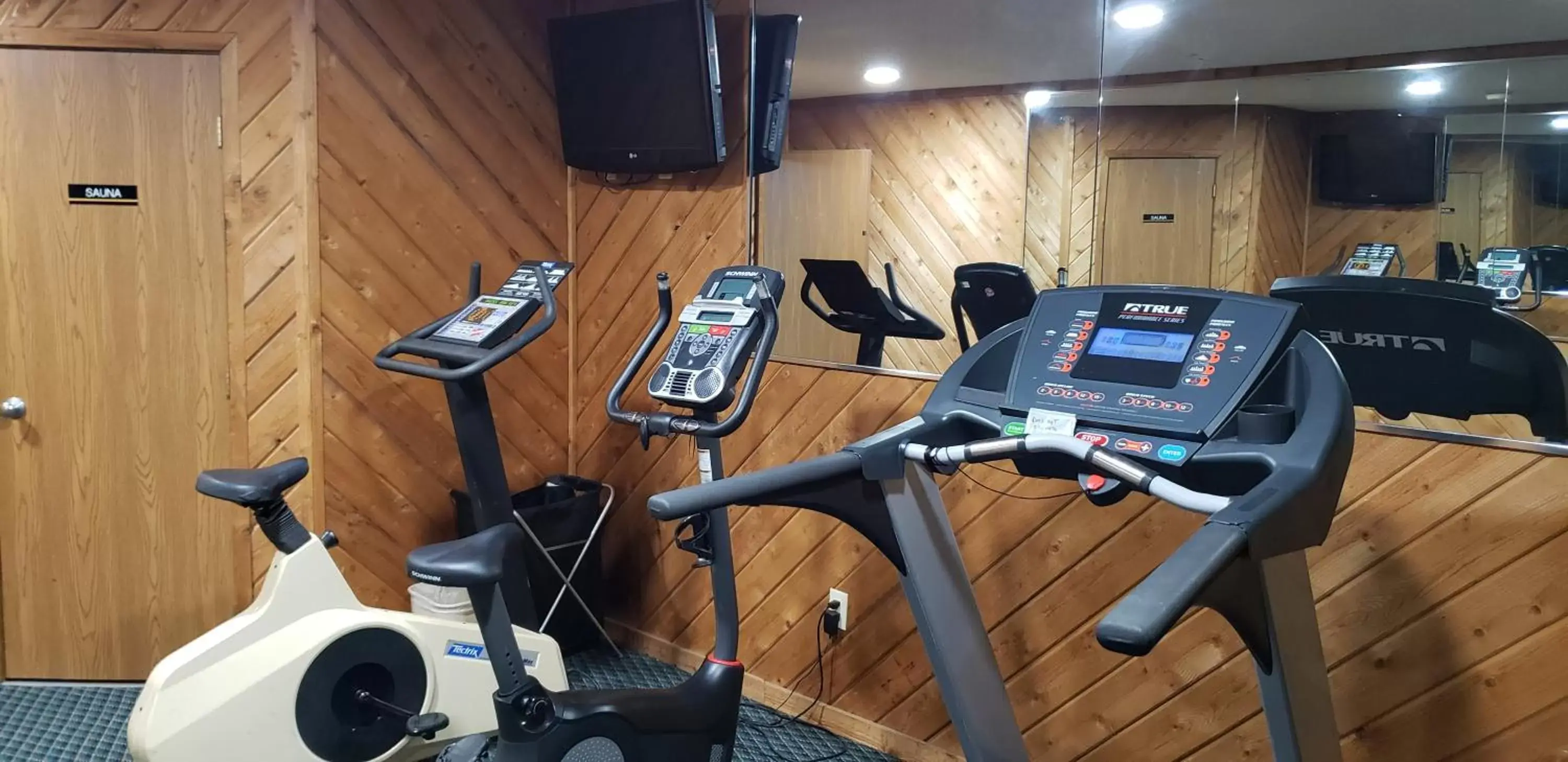 Fitness centre/facilities in Motel 6-Kewanee, IL Fitness centre/facilities in Motel 6-Kewanee, IL