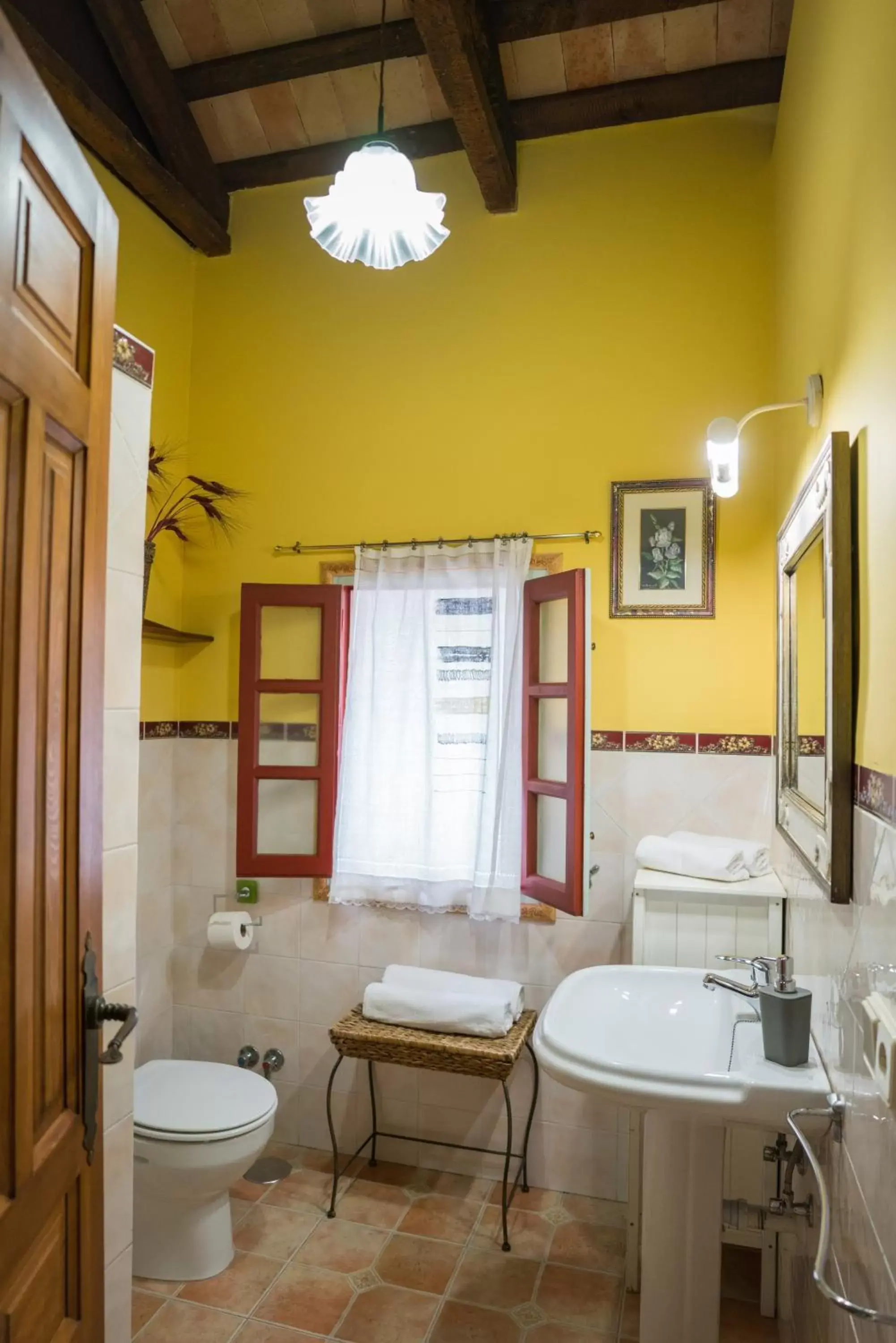 Bathroom in LA ALDABA, antigua casa de labor