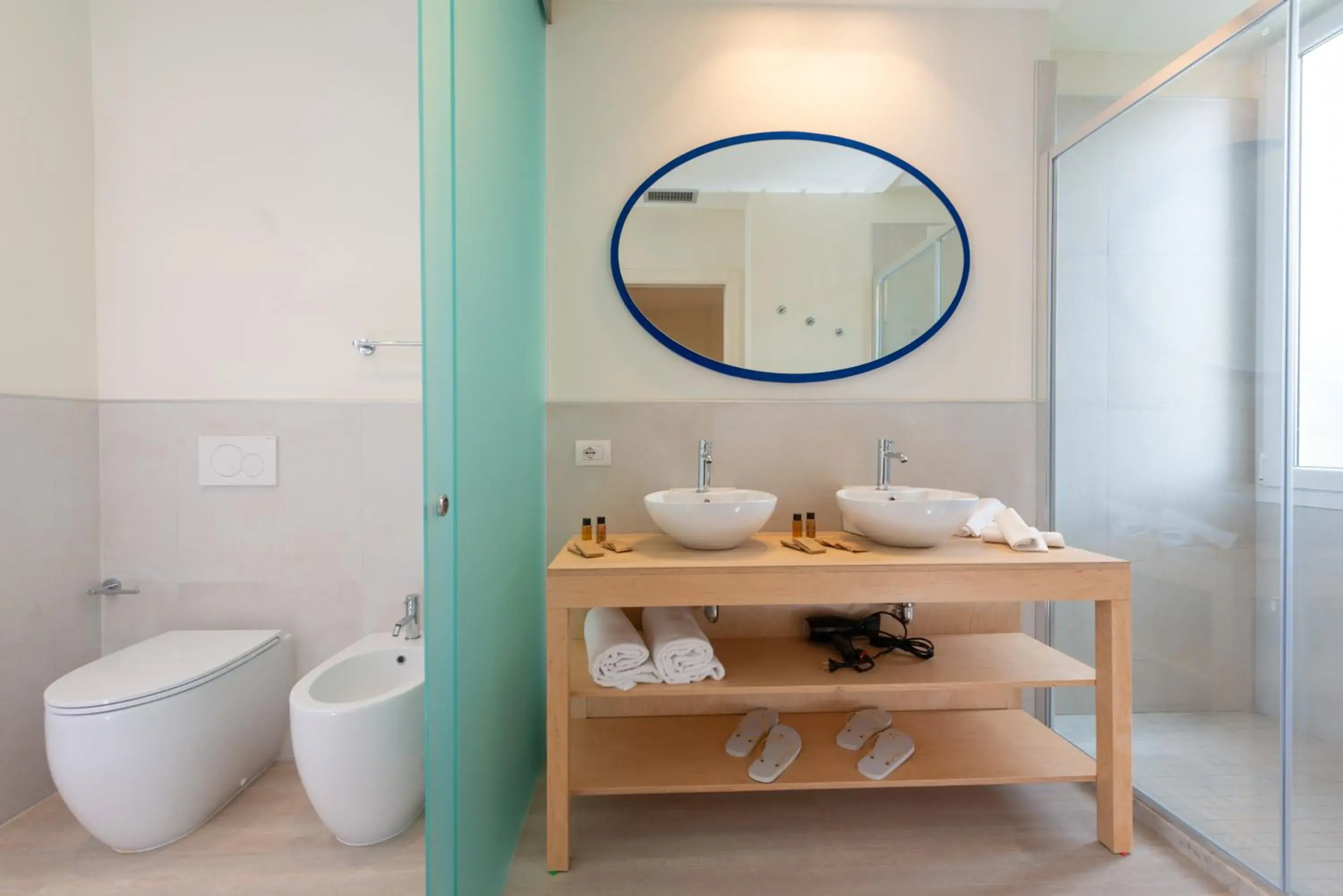 Toilet, Bathroom in L'Alba Hotel