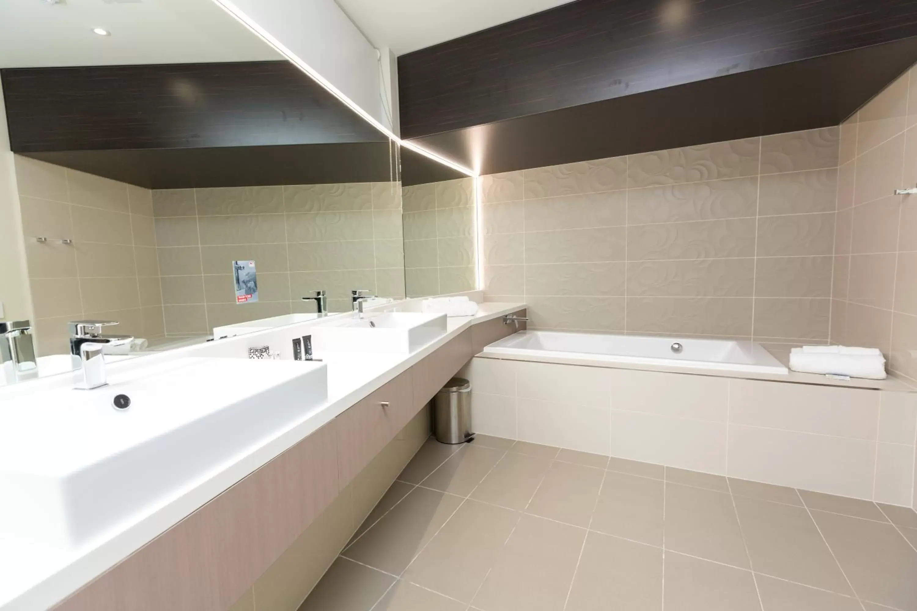 Bathroom in Alexandra Hills Hotel