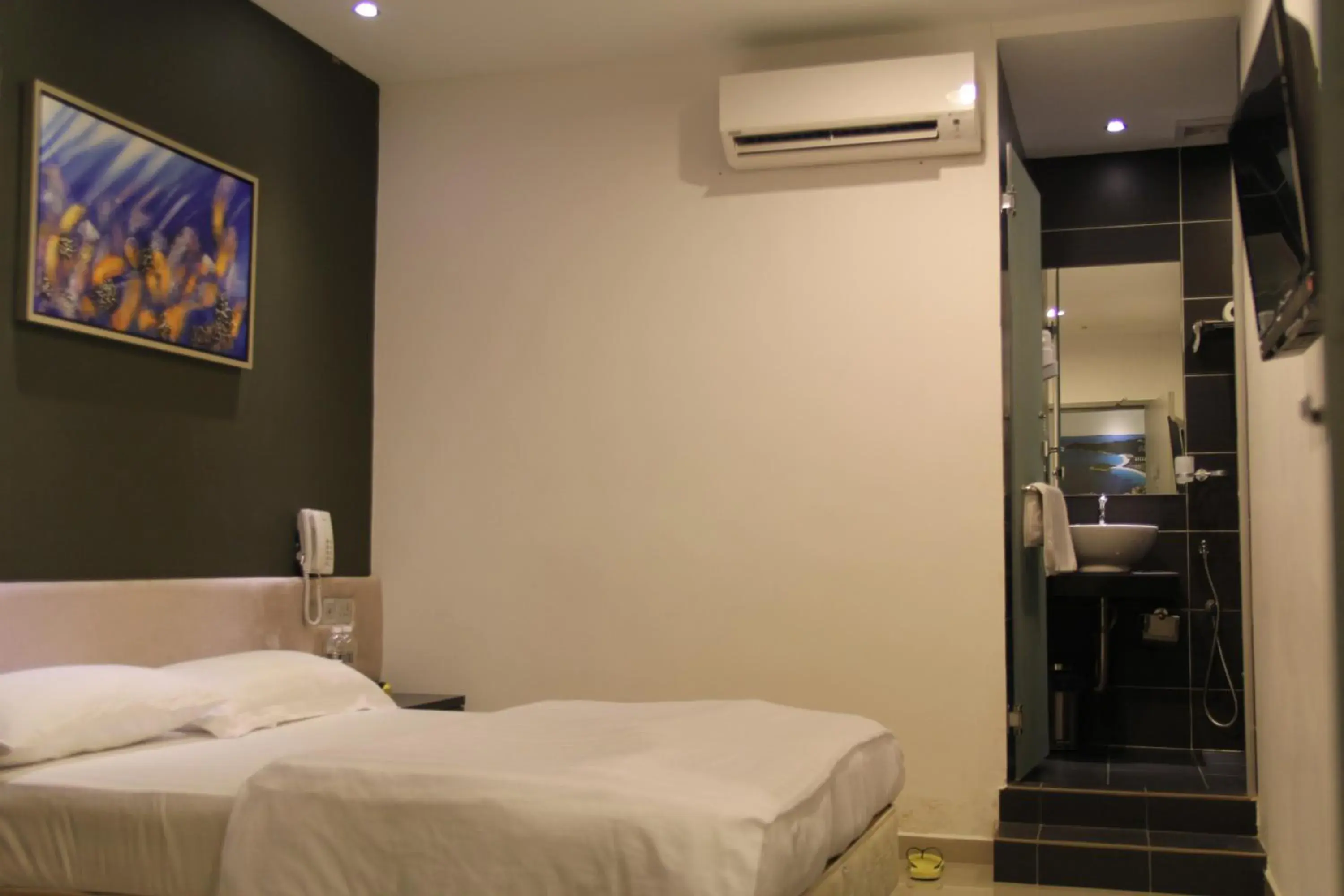 Photo of the whole room, Bed in M Design Hotel Seri Kembangan