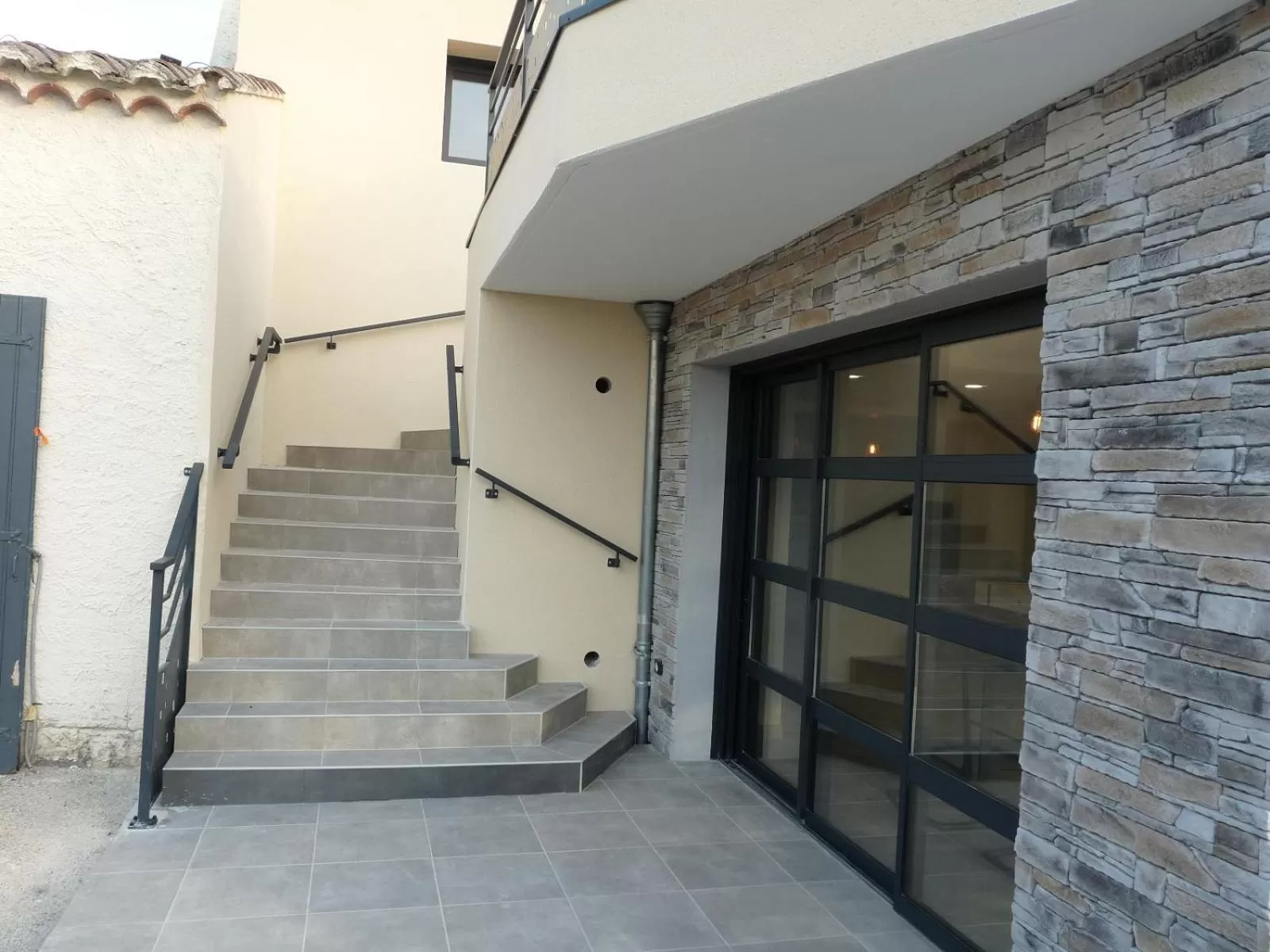 Facade/entrance in L'Horloge Gourmande