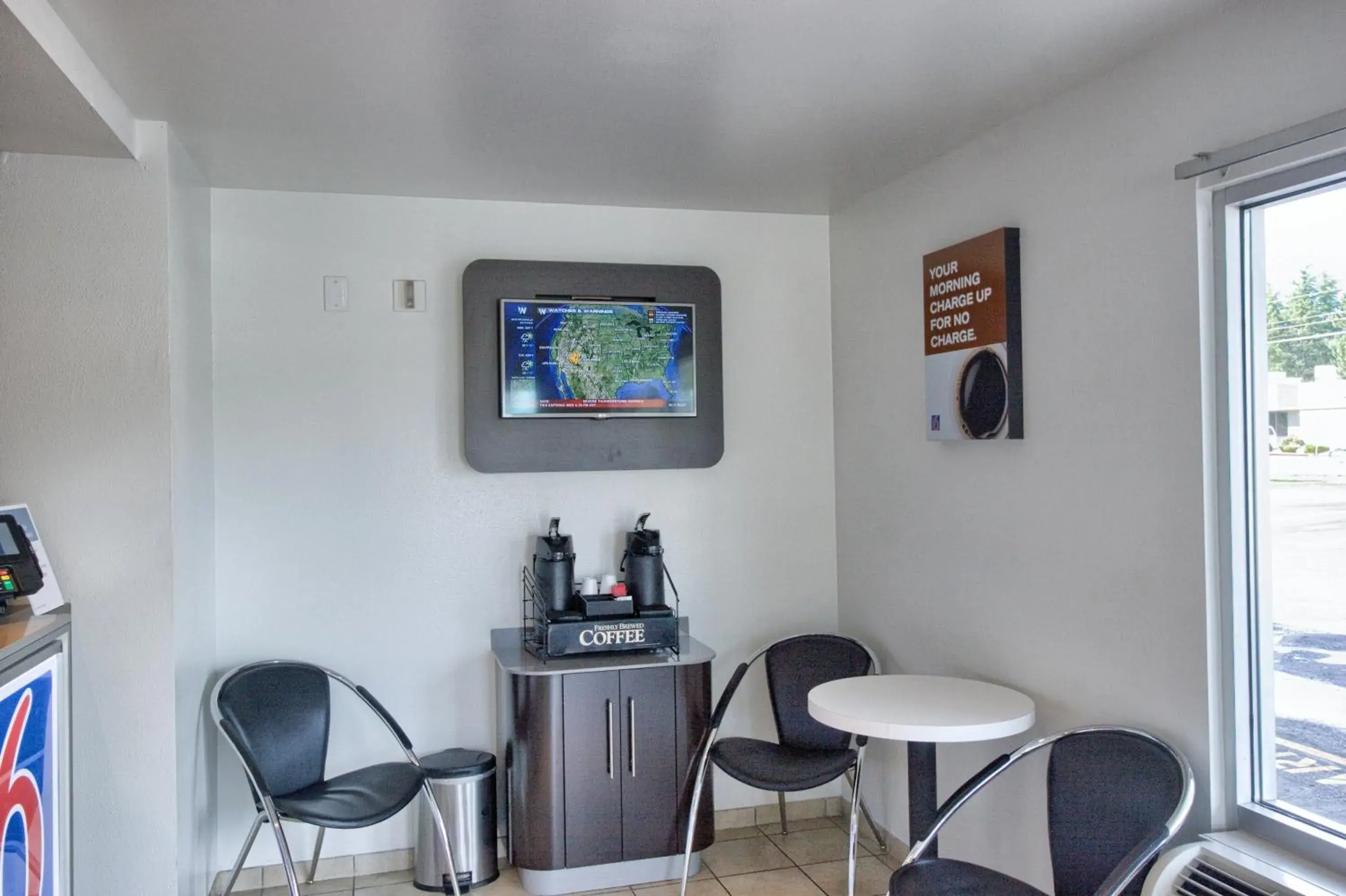 Lobby or reception in Motel 6-Everett, WA - North Lobby or reception in Motel 6-Everett, WA - North