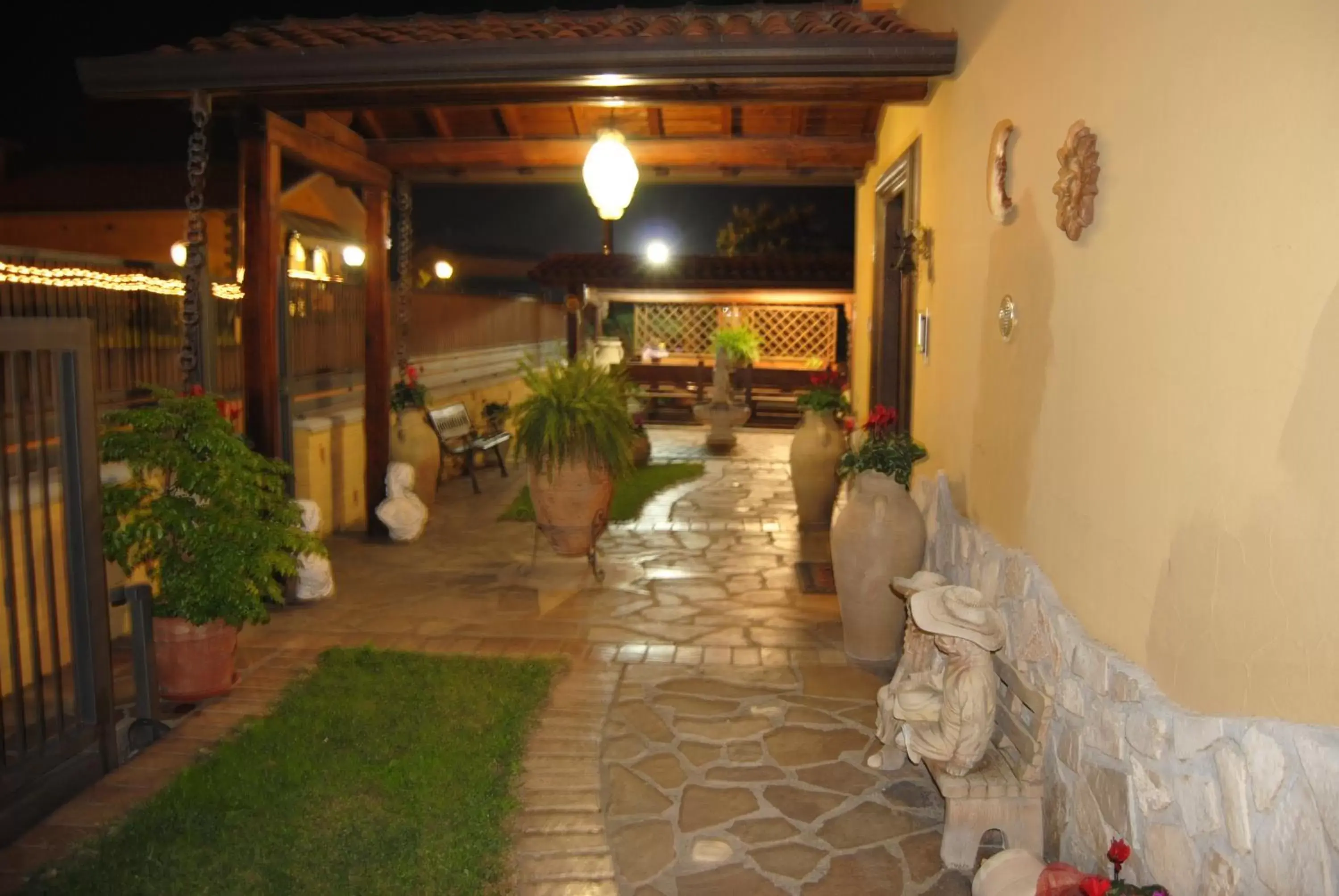 Garden, Restaurant/Places to Eat in Hotel Nespolo D'Oro