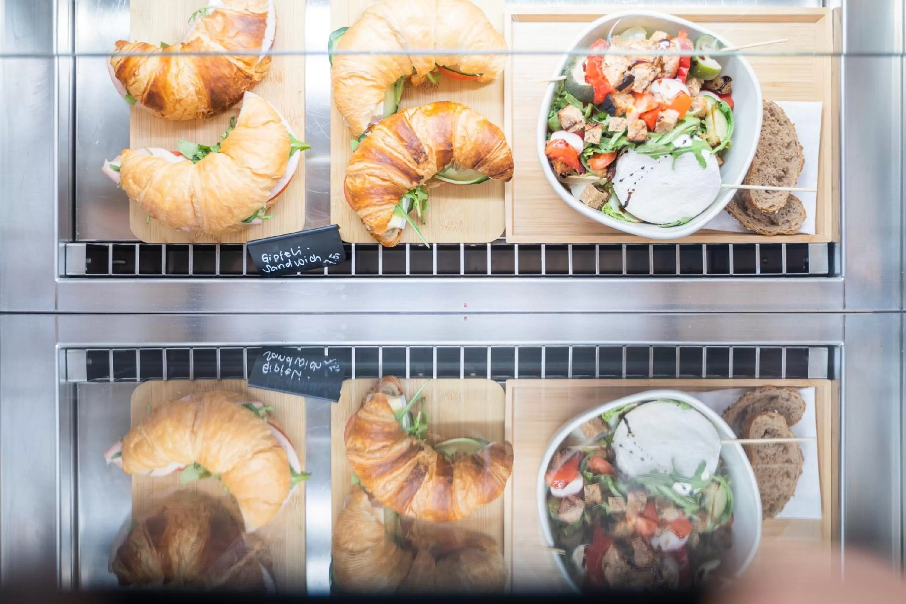 Food and drinks in la belle vue Boutique Hotel & Café