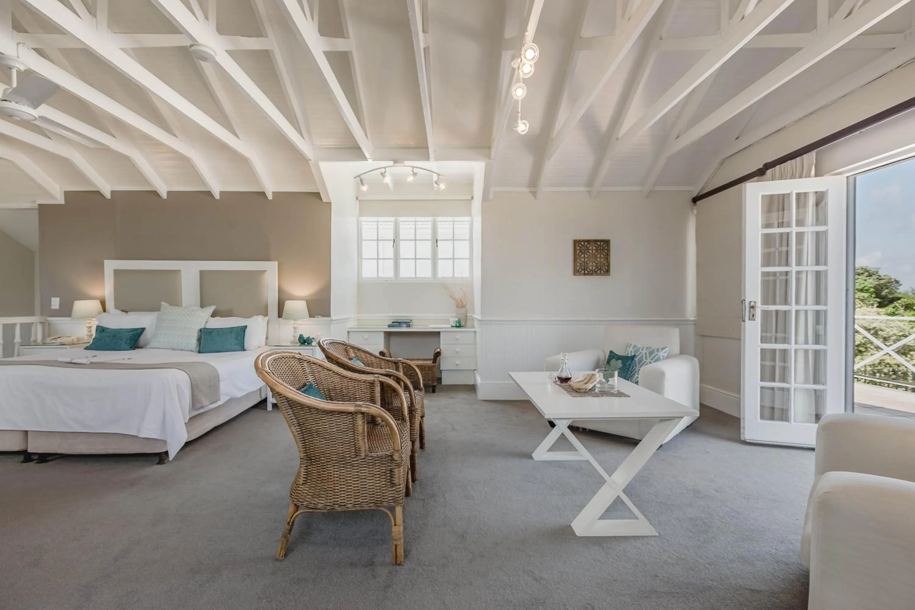 Bed in The Robberg Beach Lodge - Lion Roars Hotels & Lodges