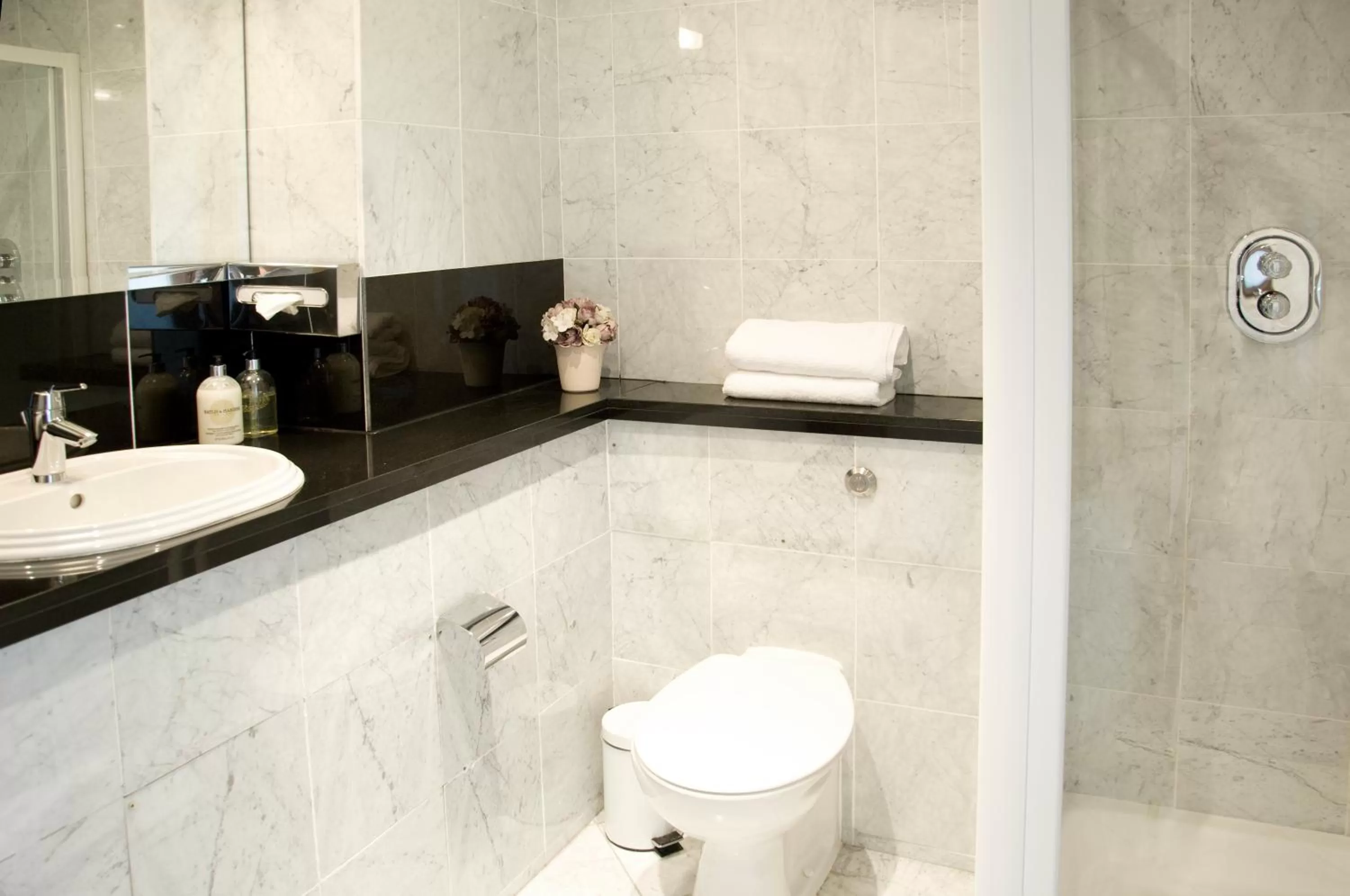 Bathroom in Hotel Kilmore