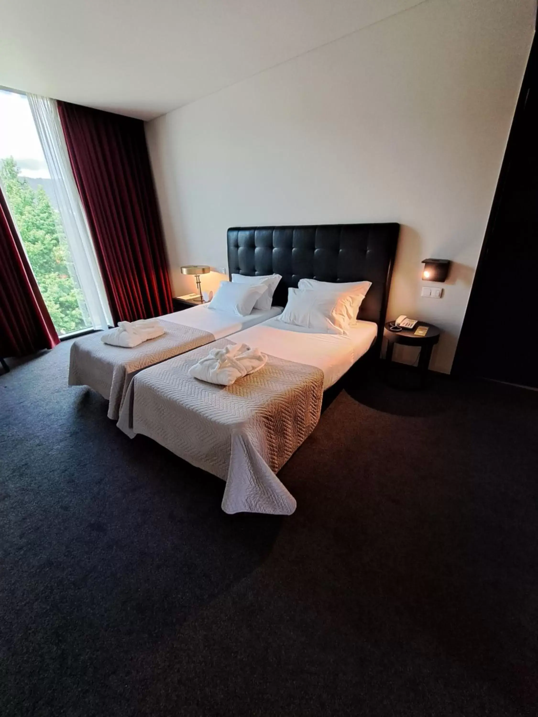 Bed in Axis Viana Business & SPA Hotel