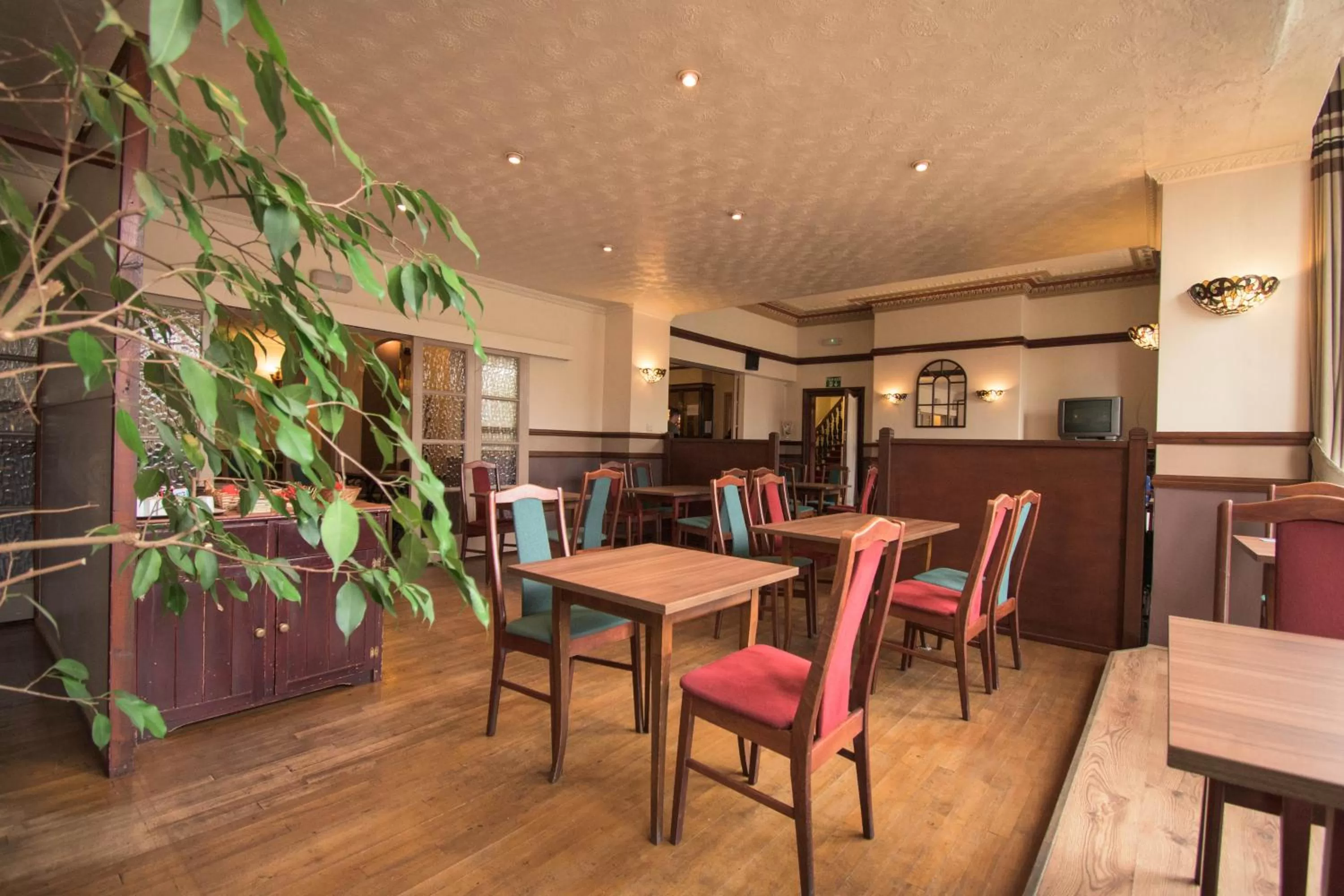 Restaurant/places to eat in Pinegrove Hotel