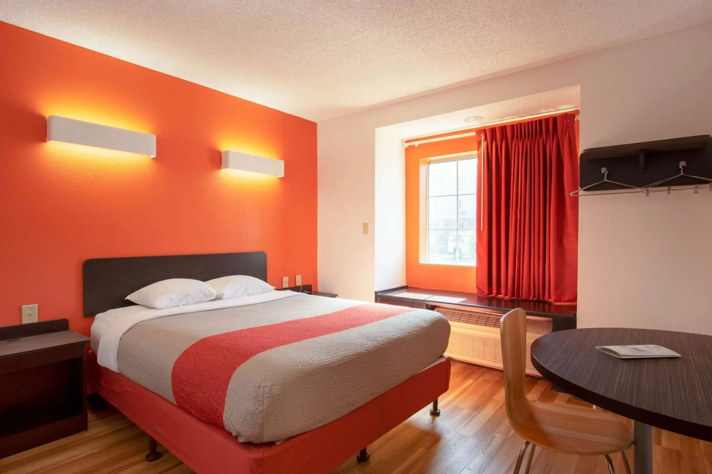 Photo of the whole room, Bed in Motel 6-El Paso, TX - Southeast Photo of the whole room, Bed in Motel 6-El Paso, TX - Southeast