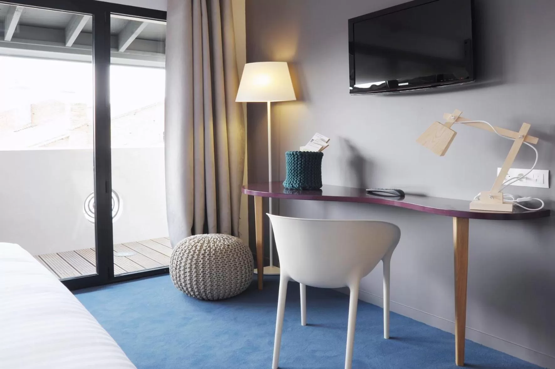 Seating area, TV/Entertainment Center in L’Échappée Belle