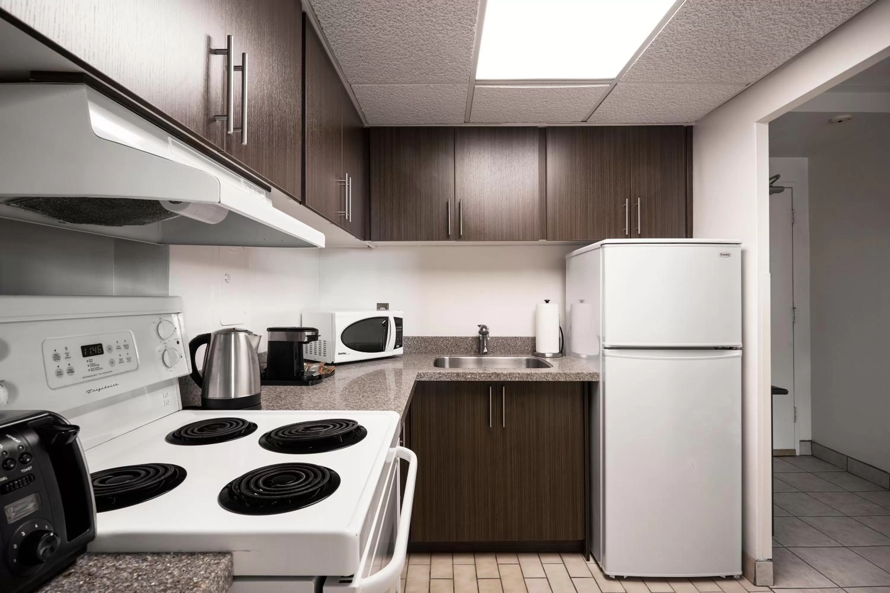 Kitchen or kitchenette in The Business Inn