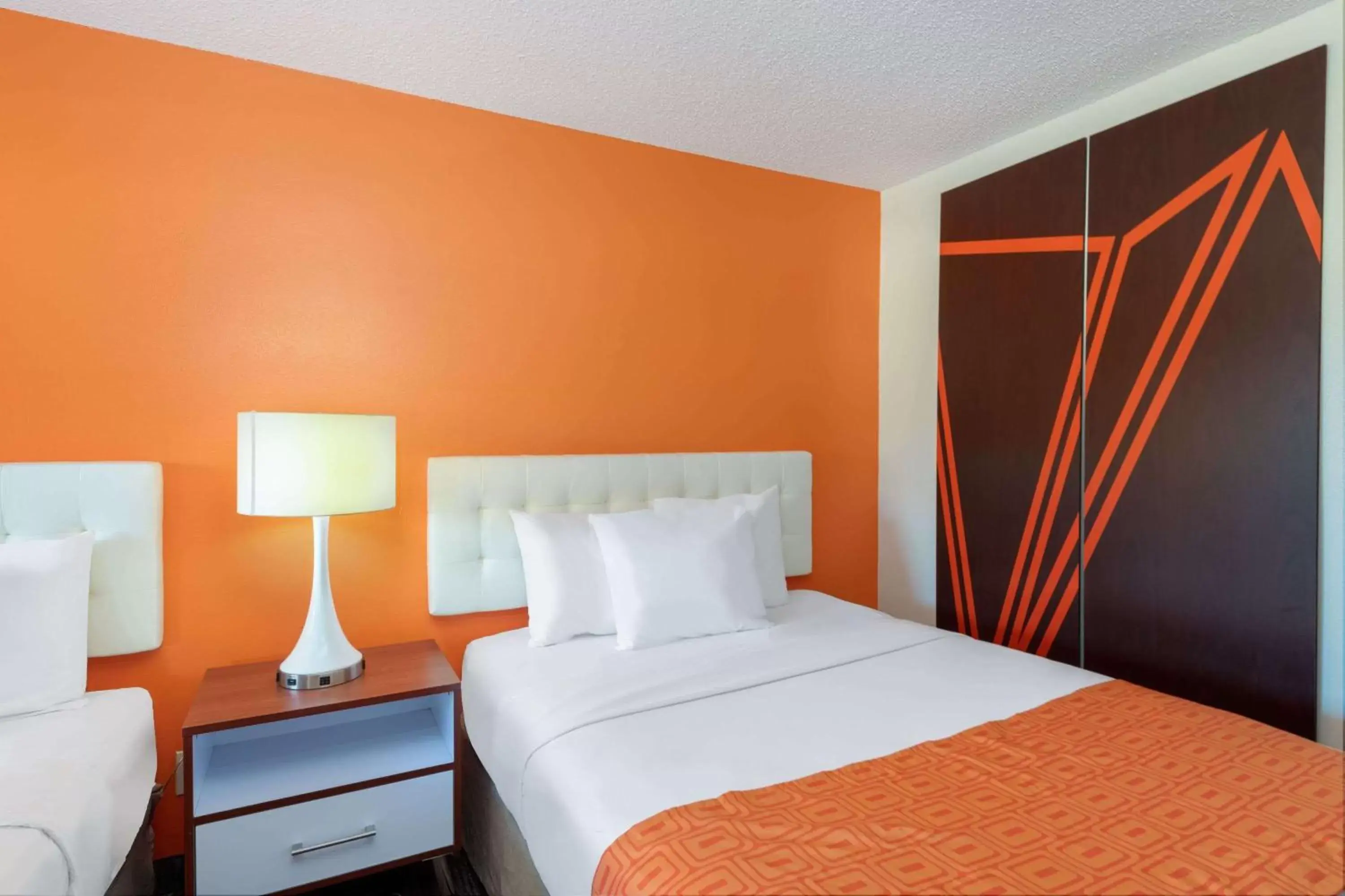 Photo of the whole room, Bed in Howard Johnson by Wyndham Vero Beach/I-95