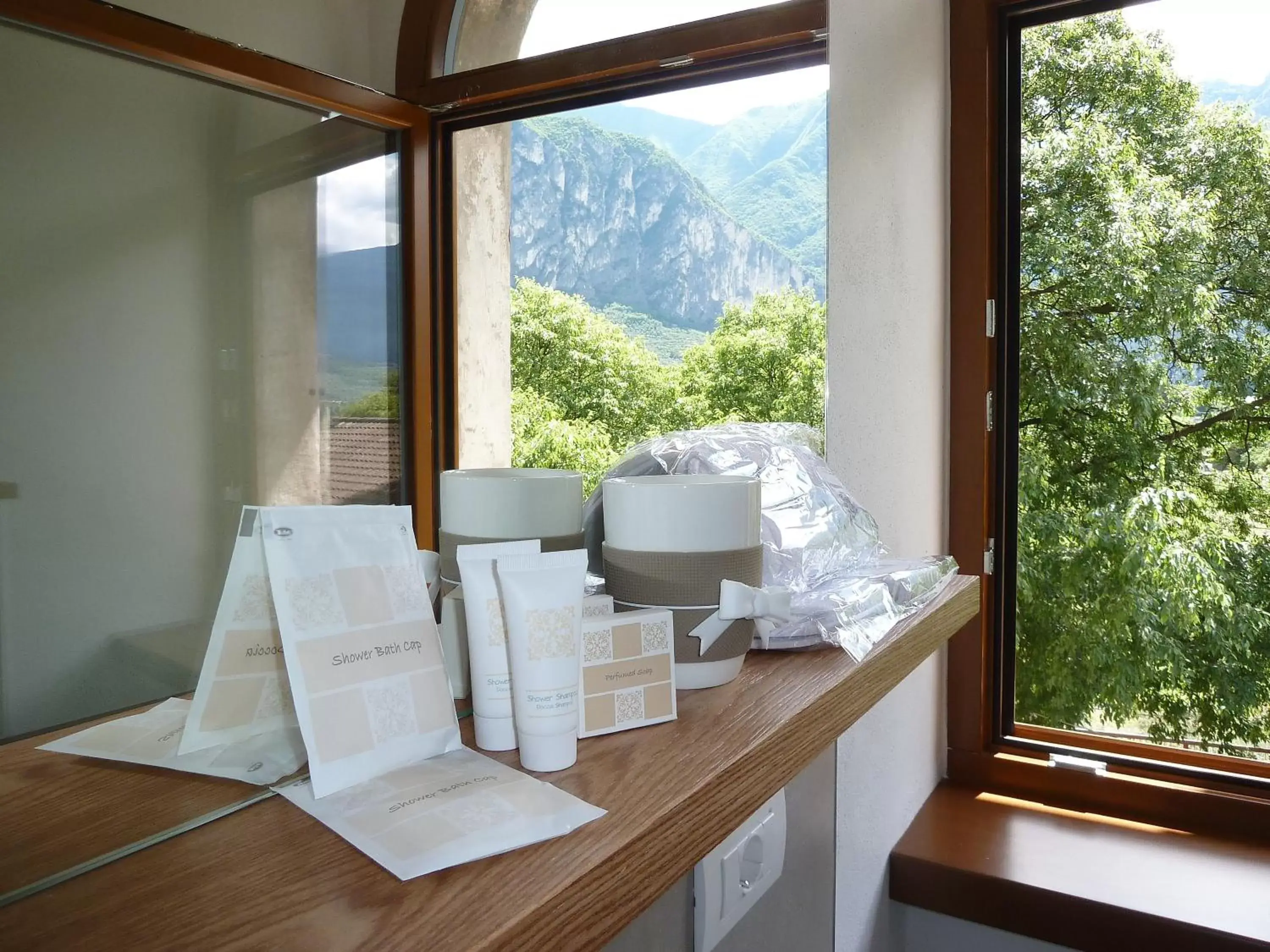 Bathroom, Mountain View in La Berlera - Riva del Garda