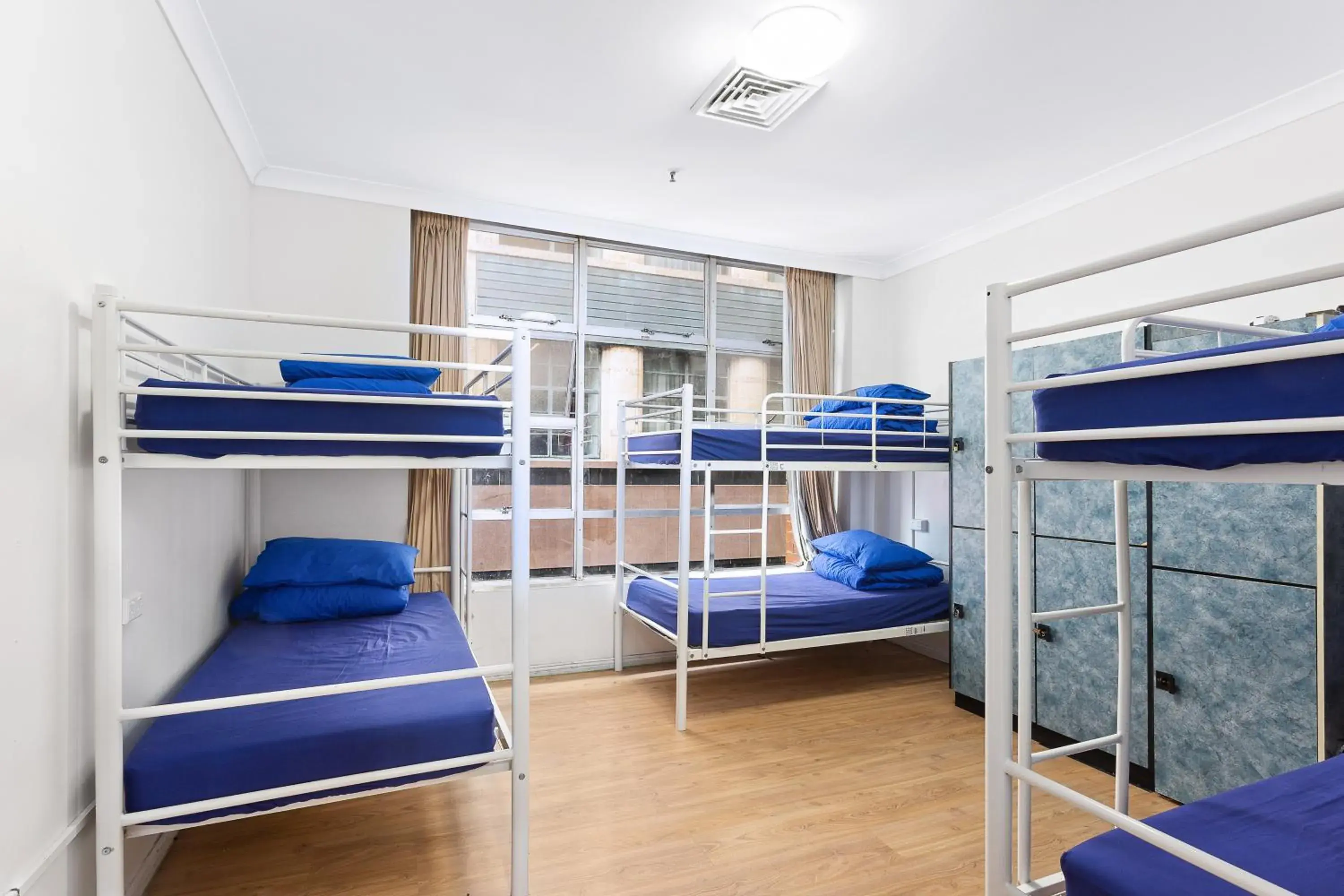 Bunk Bed in Sydney Backpackers