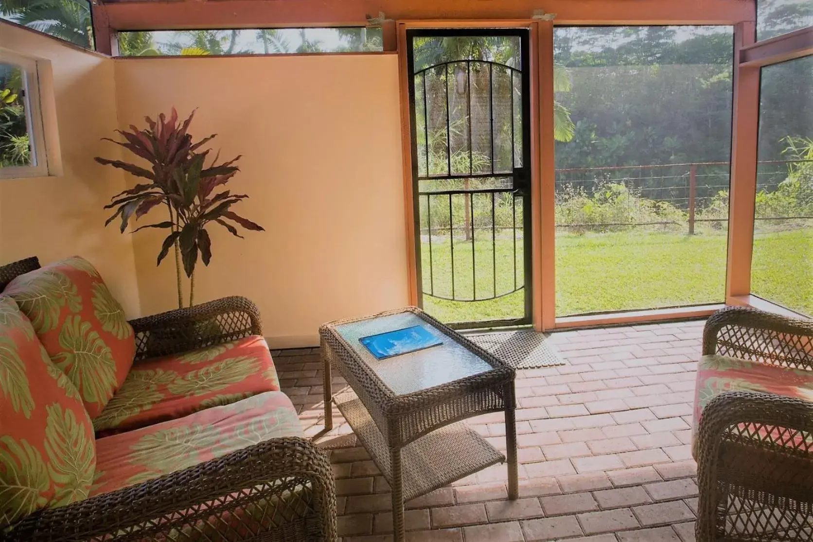 Seating Area in The Inn at Kulaniapia Falls