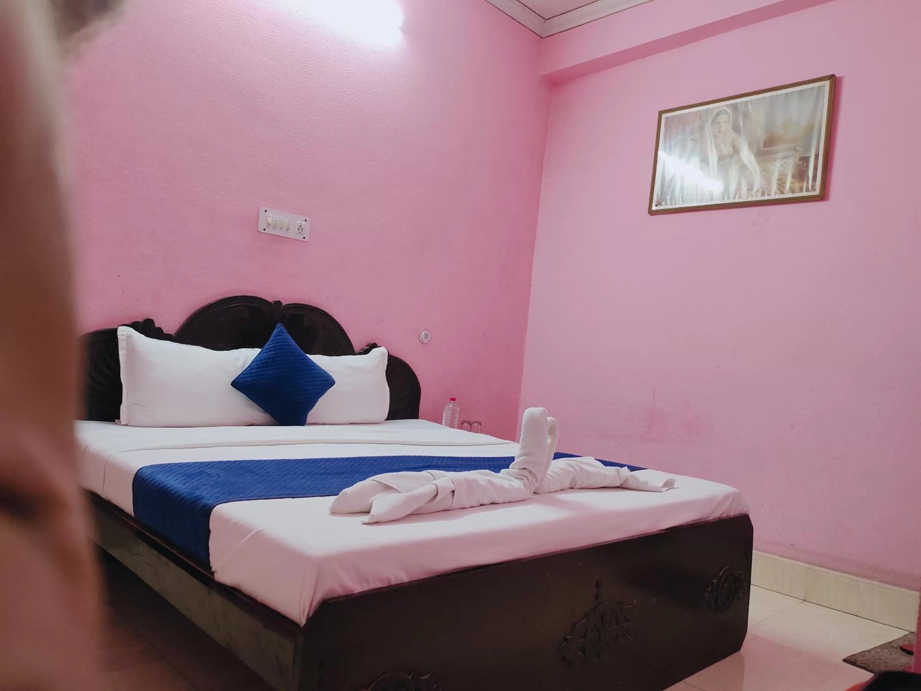 Bed in The Maurvi Inn