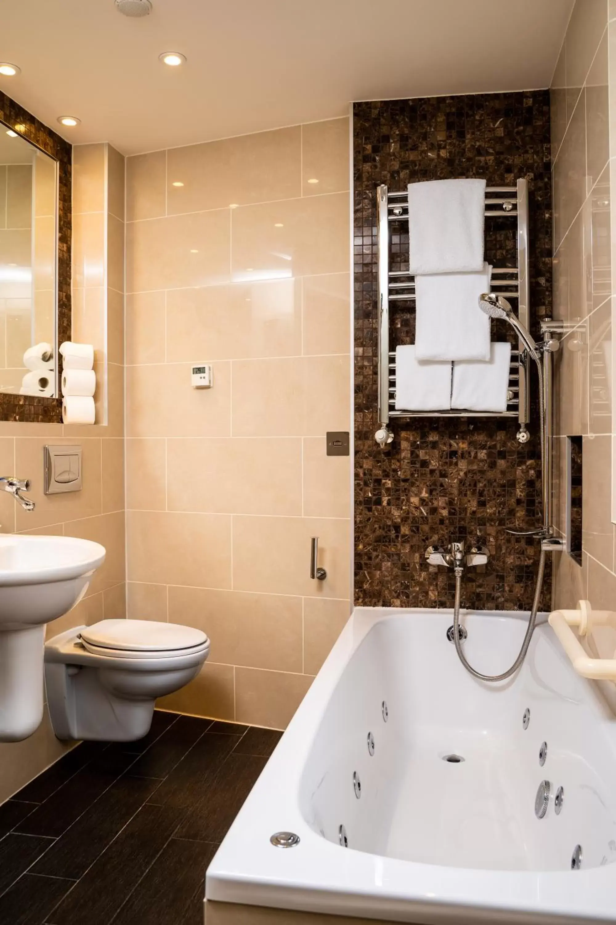 Bathroom in Roxford Lodge Hotel