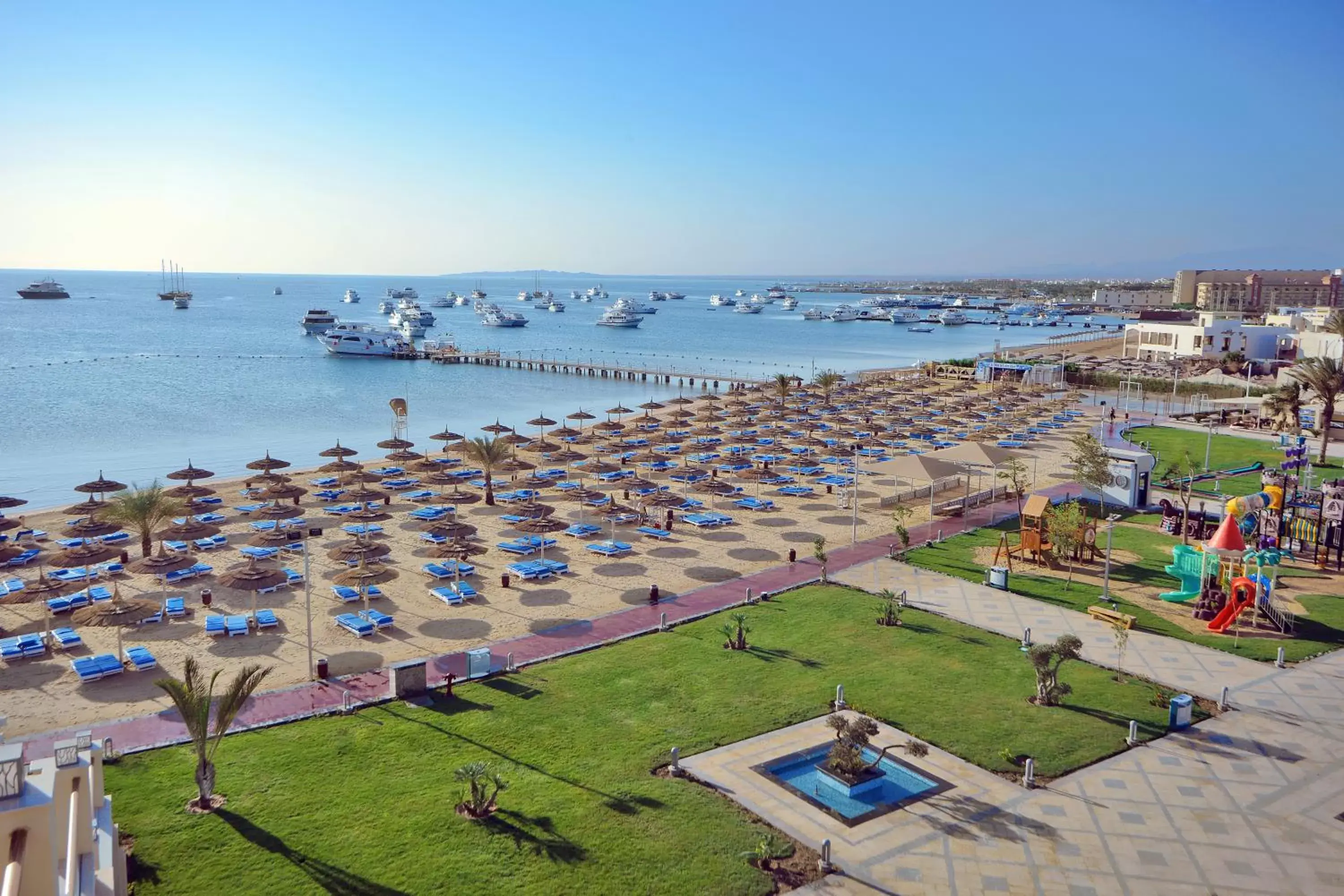 Beach in Pickalbatros White Beach Resort - Hurghada