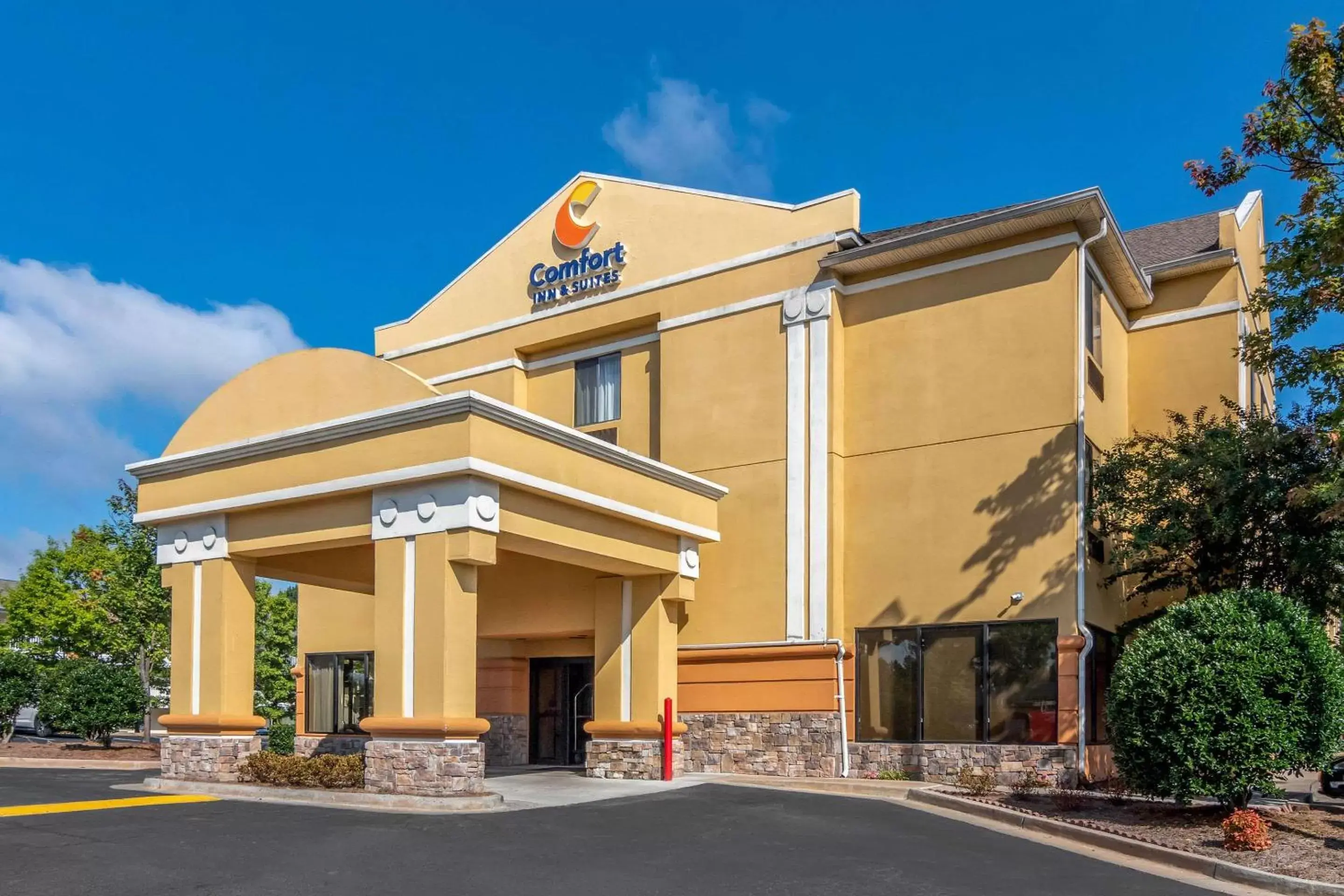 Property Building in Comfort Inn & Suites Atlanta Smyrna