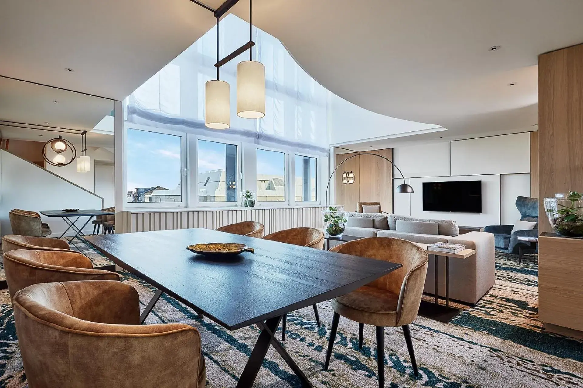 Living room, Dining Area in The Westin Grand Frankfurt