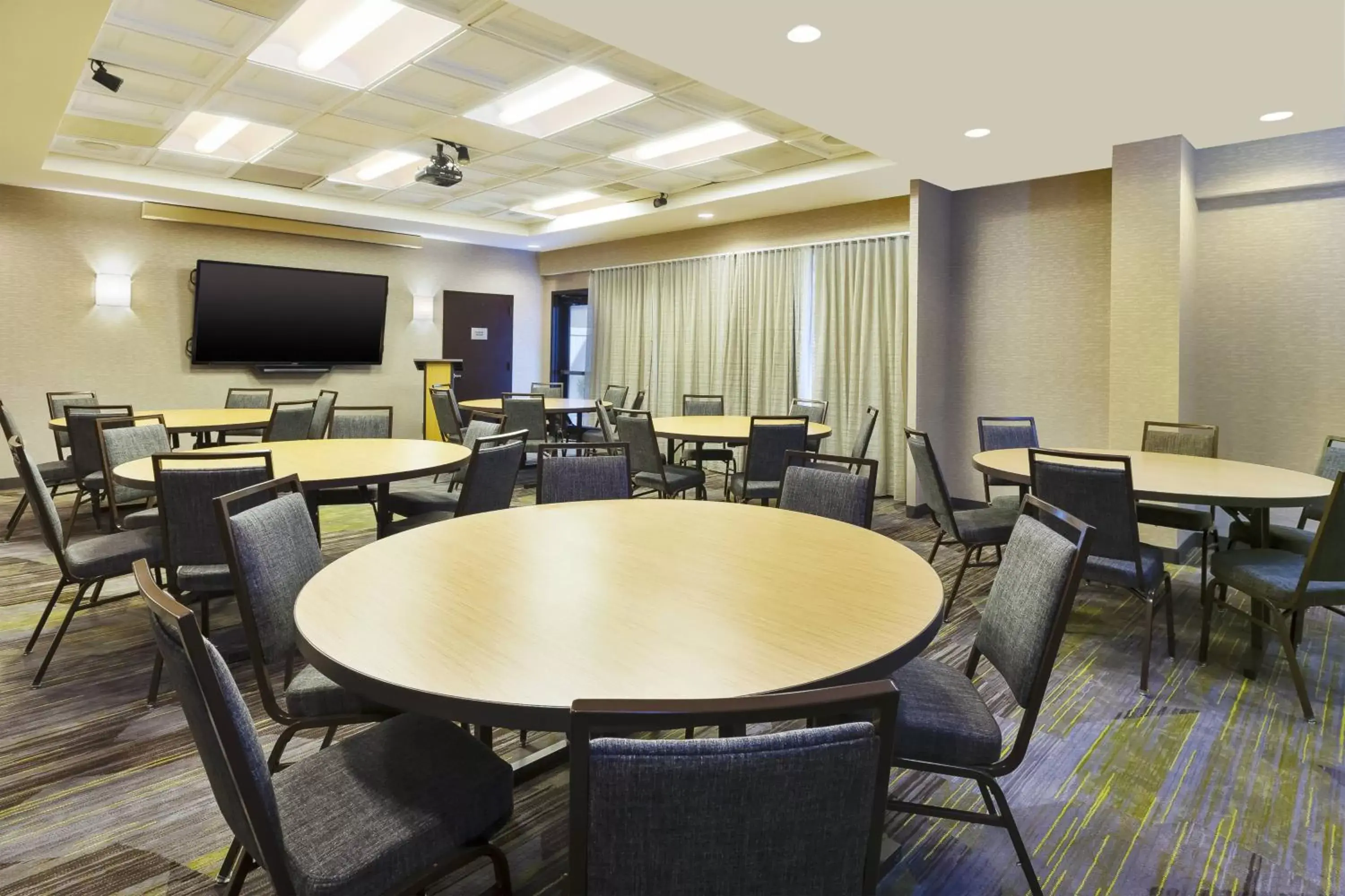 Meeting/conference room, Restaurant/Places to Eat in Courtyard by Marriott Secaucus Meadowlands