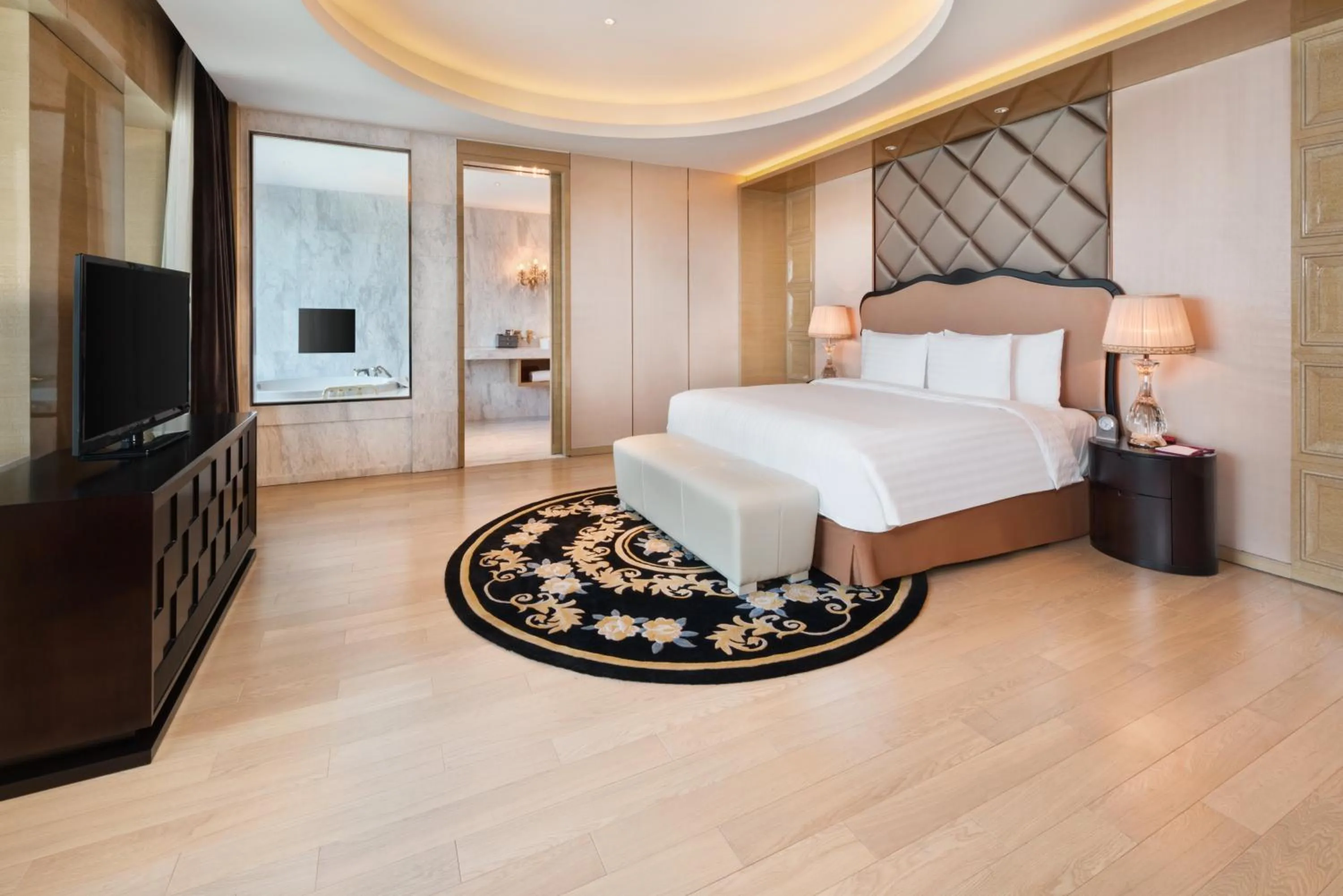 Photo of the whole room, Bed in Crowne Plaza Shanghai Noah Square by IHG