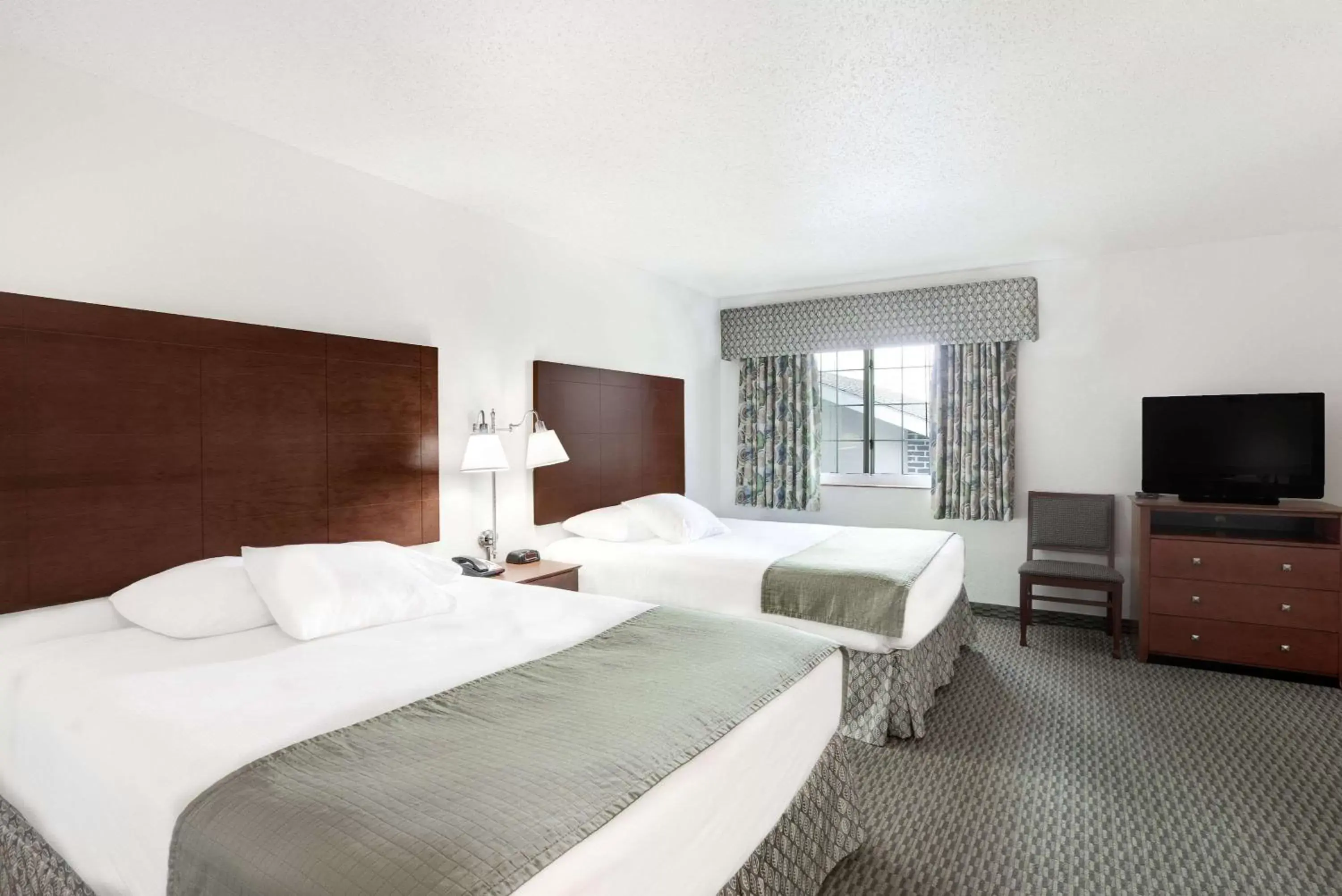 Photo of the whole room, Bed in Days Inn by Wyndham Carroll