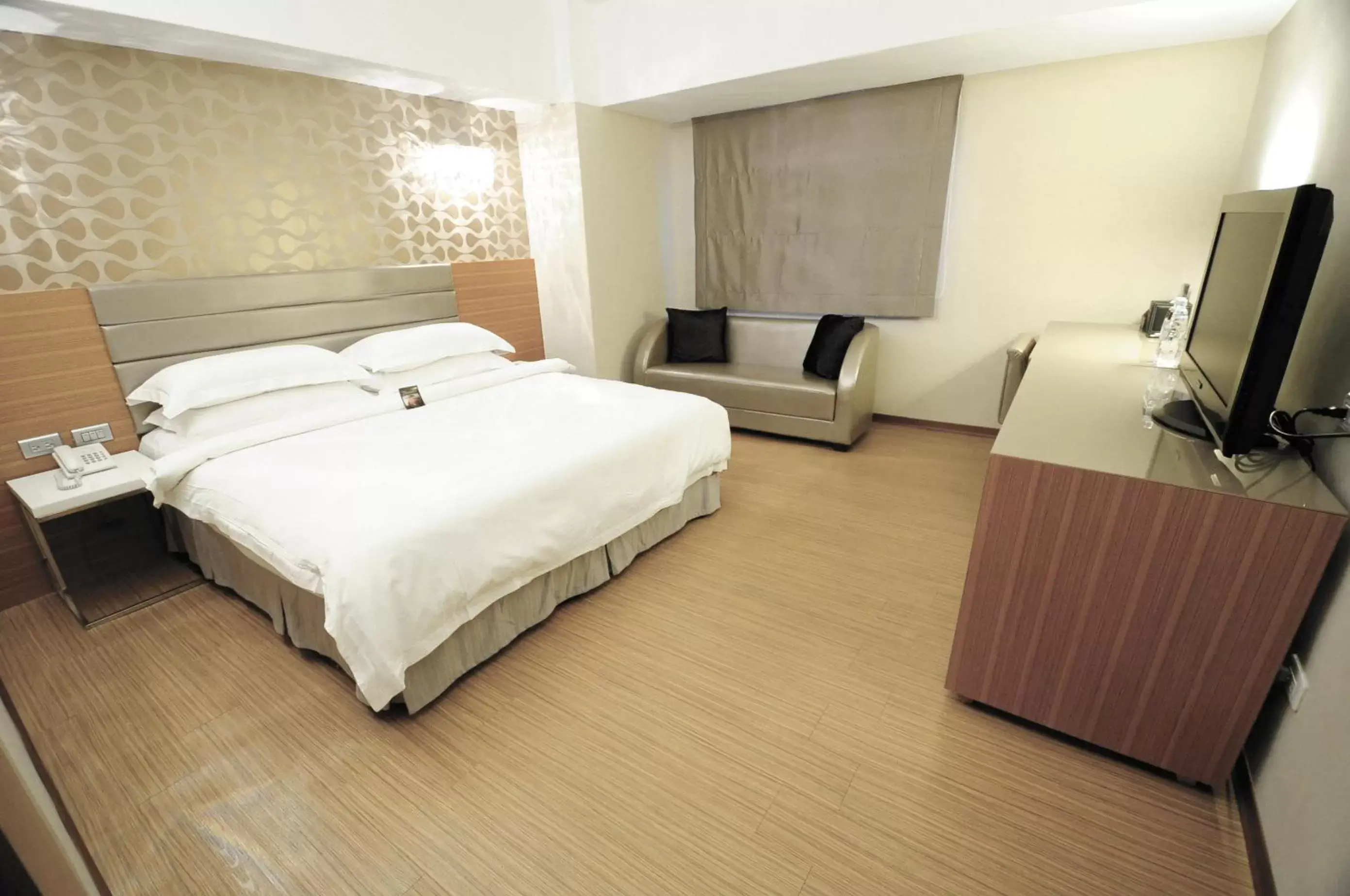 Bedroom, Bed in The Riverside Hotel Esthetics