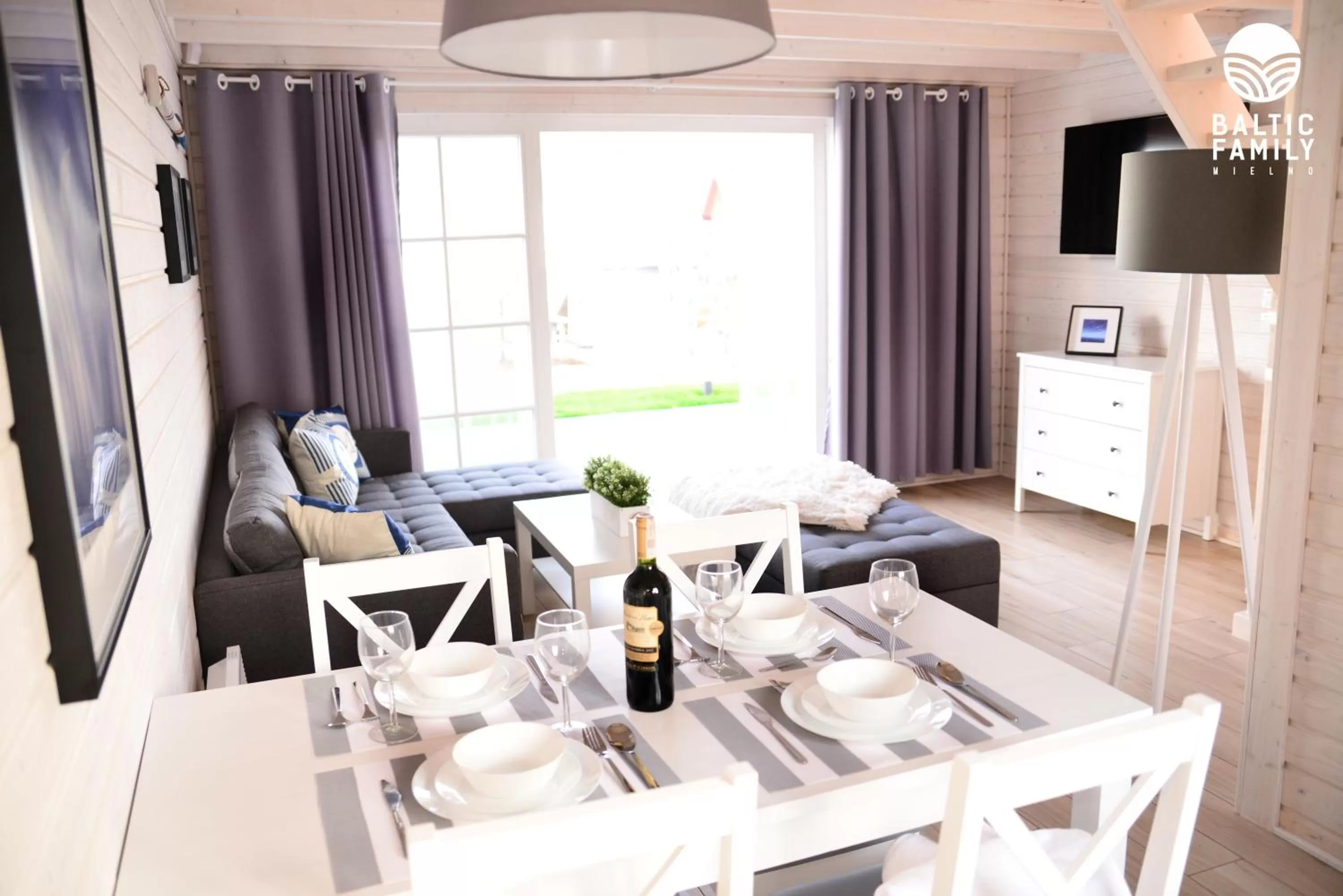 Living room, Dining Area in Baltic Family - domki całoroczne nad morzem basen kidsclub rowery