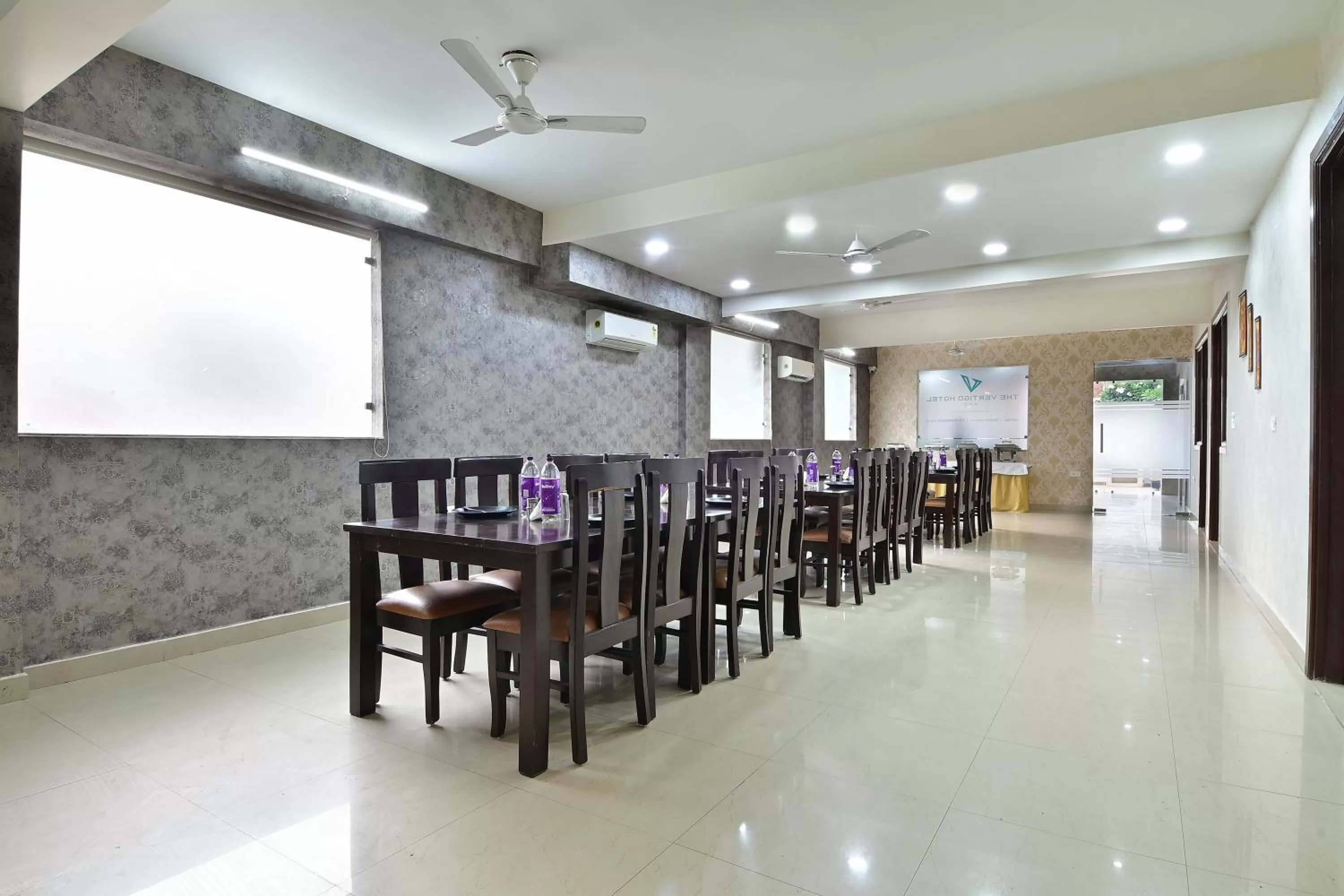 Restaurant/Places to Eat in The Vertigo