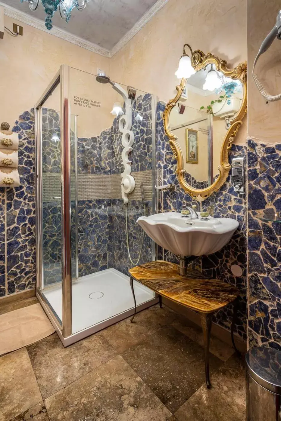 Shower, Bathroom in La Bauta