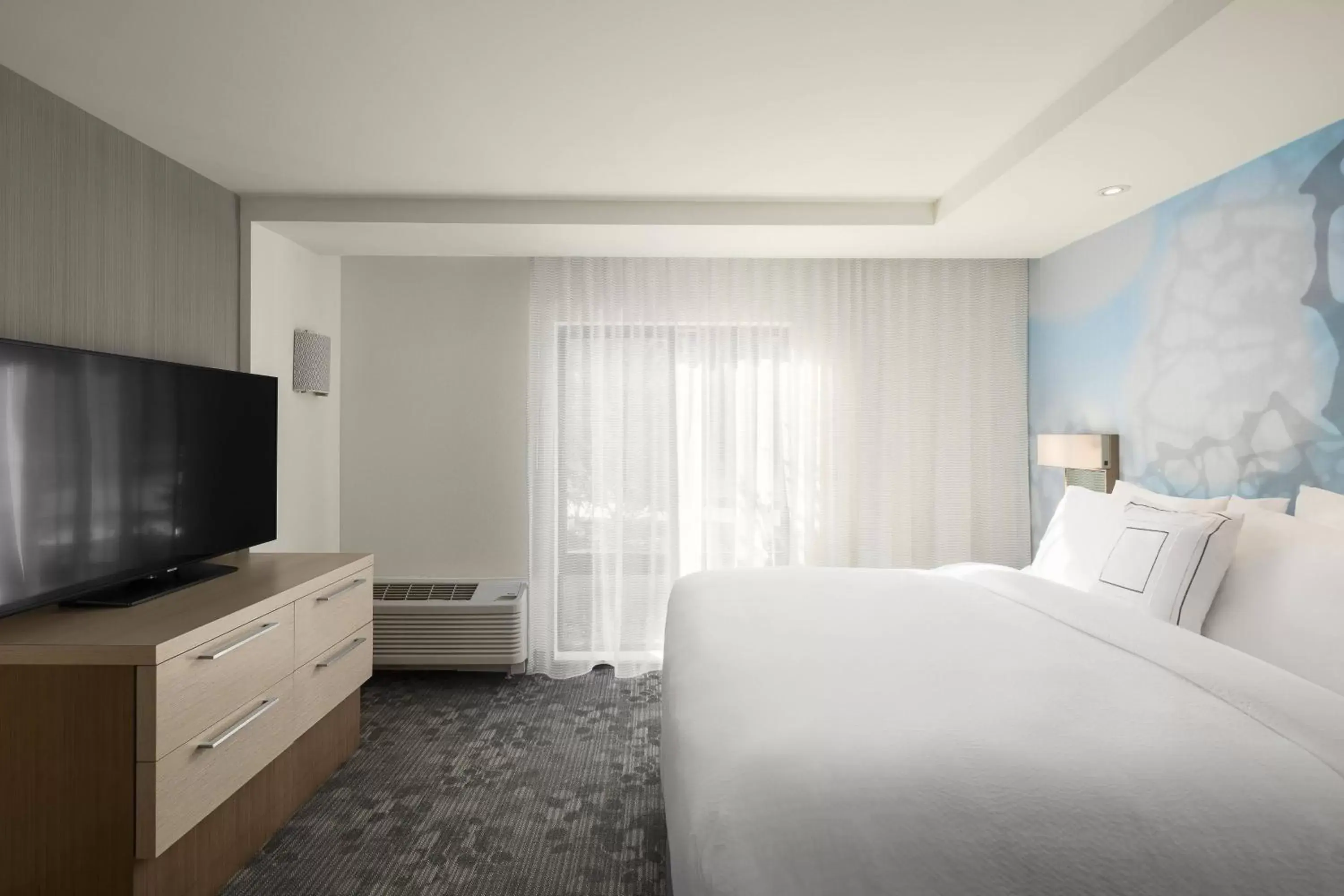 Bedroom, Bed in Courtyard by Marriott Seattle Northgate