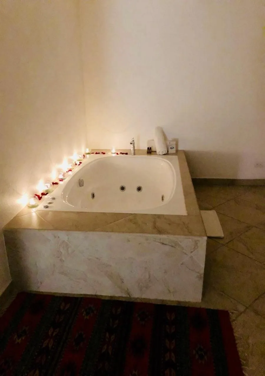 Bath in Hotel Las Puertas de Tepoztlan