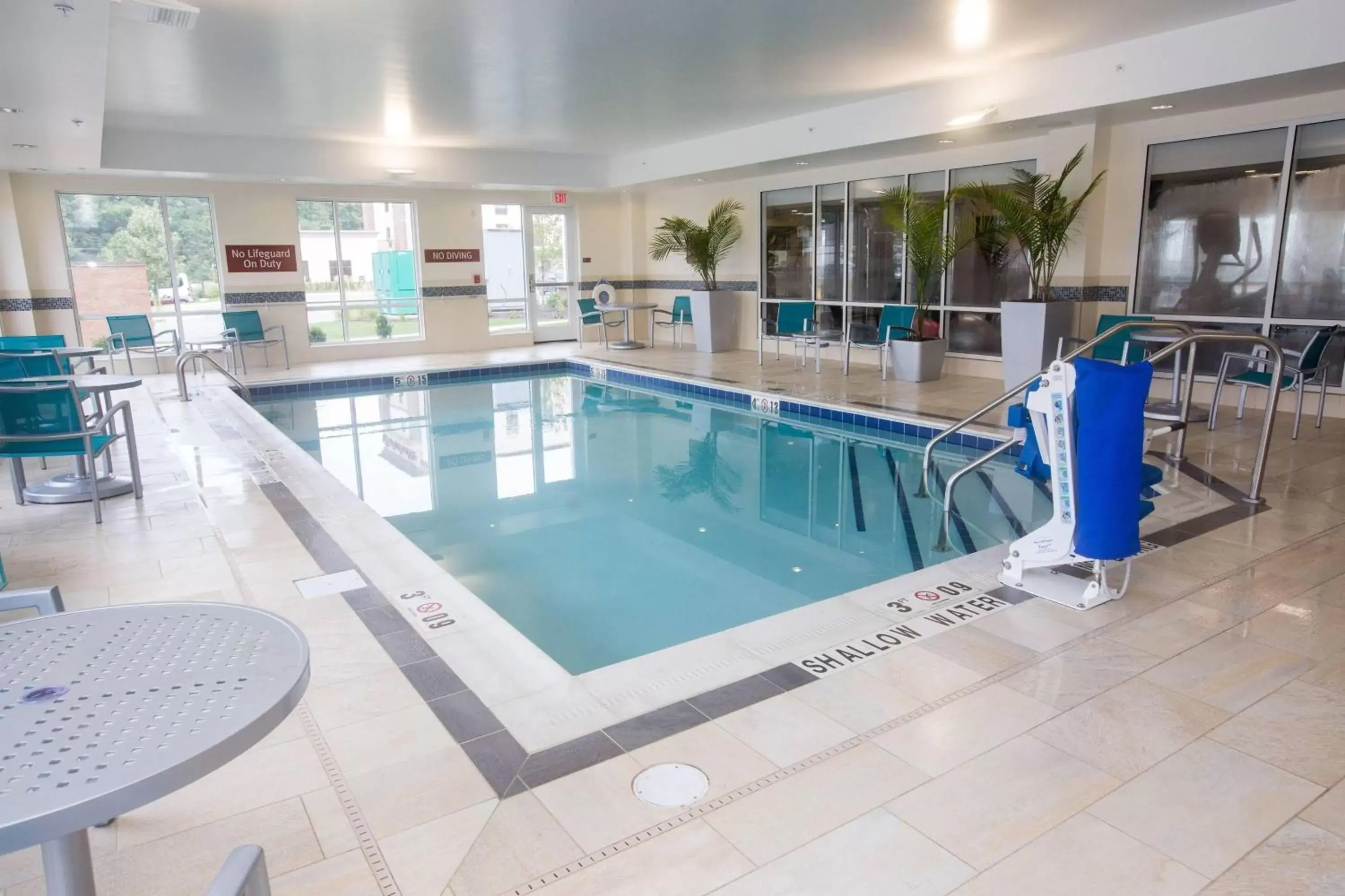 Swimming Pool in TownePlace Suites by Marriott Pittsburgh Harmarville