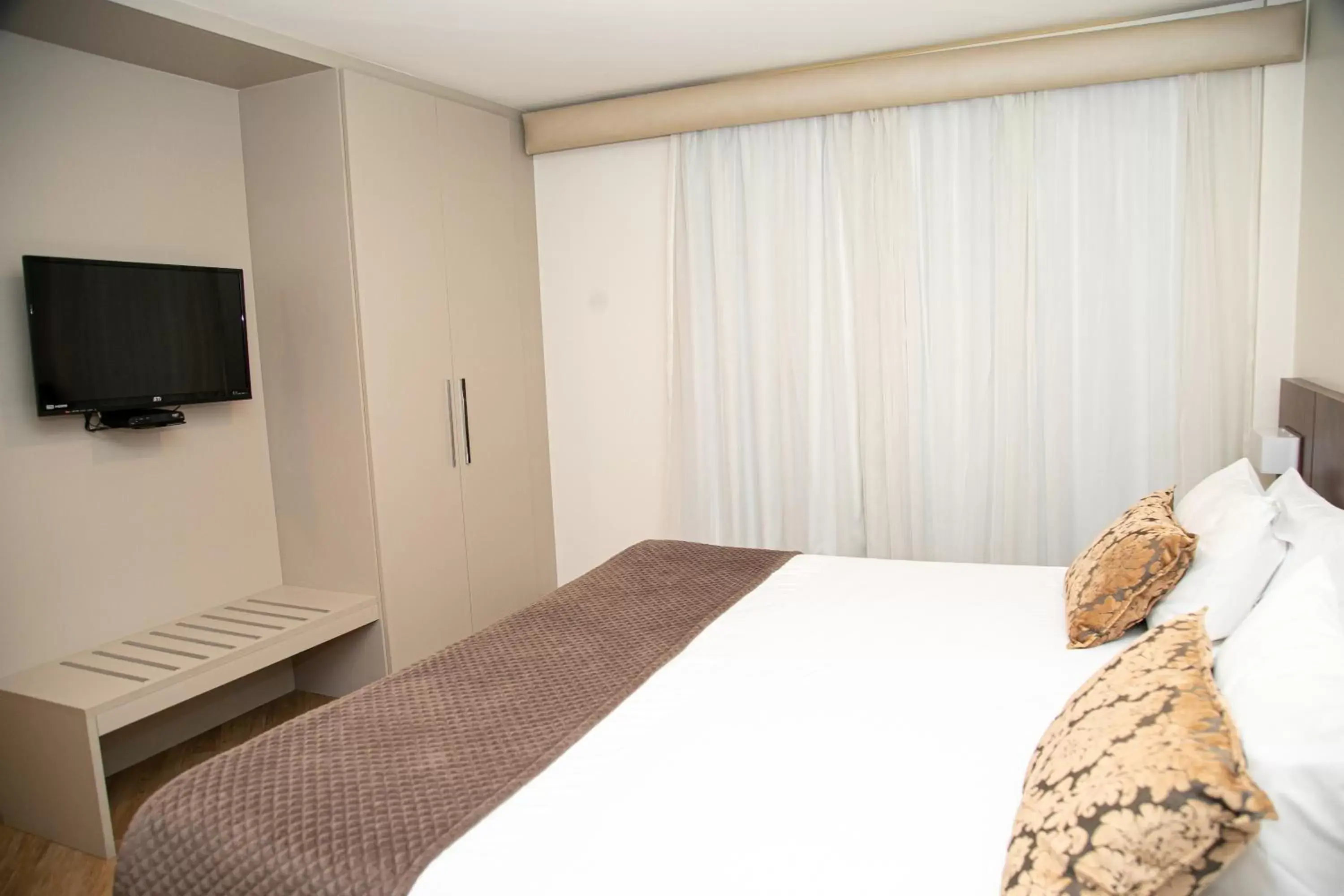 Bed in Plaza Blumenau Hotel