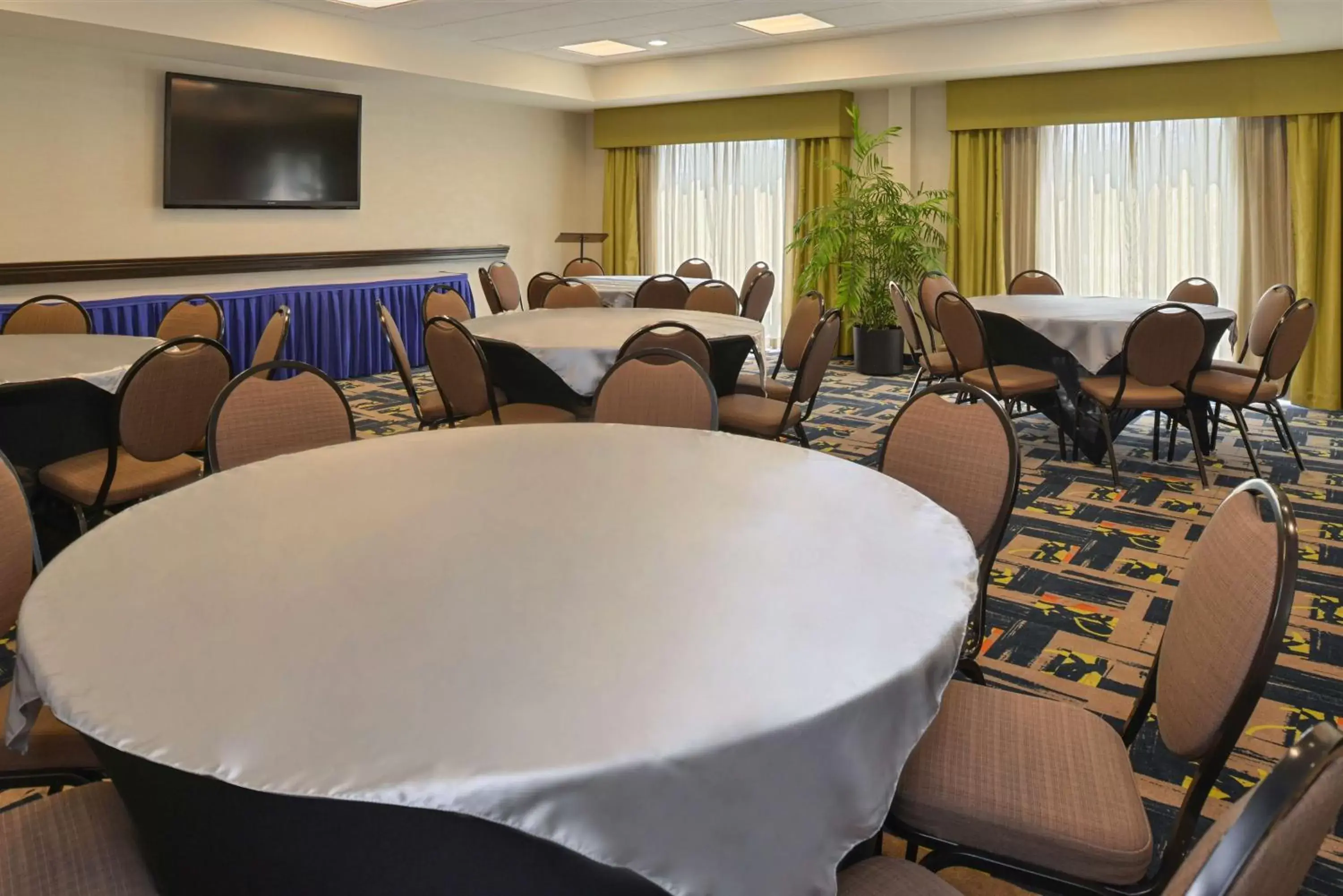 Meeting/conference room, Restaurant/Places to Eat in Hampton Inn & Suites - Ocala