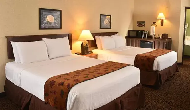 Bed, Room Photo in Boarders Inn & Suites by Cobblestone Hotels in Waukon