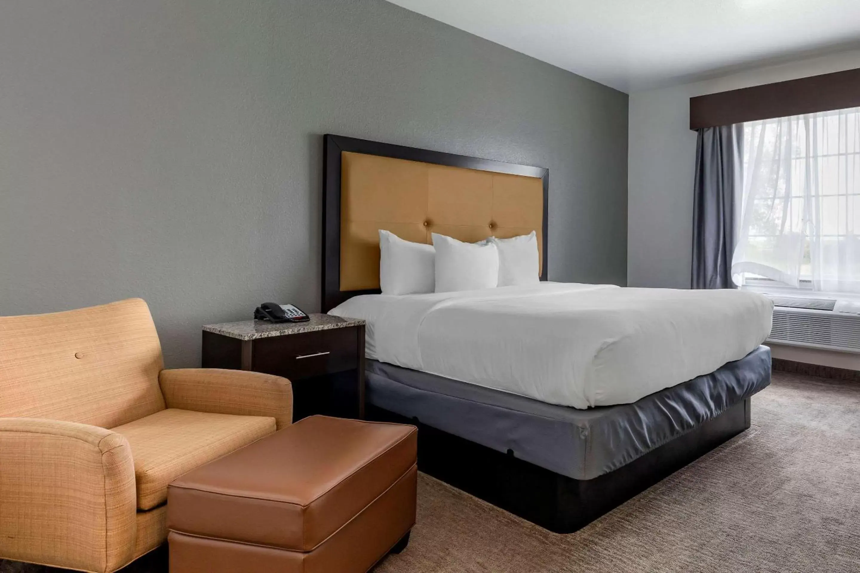 Bedroom, Bed in Comfort Inn & Suites Gatesville Near Fort Cavazos