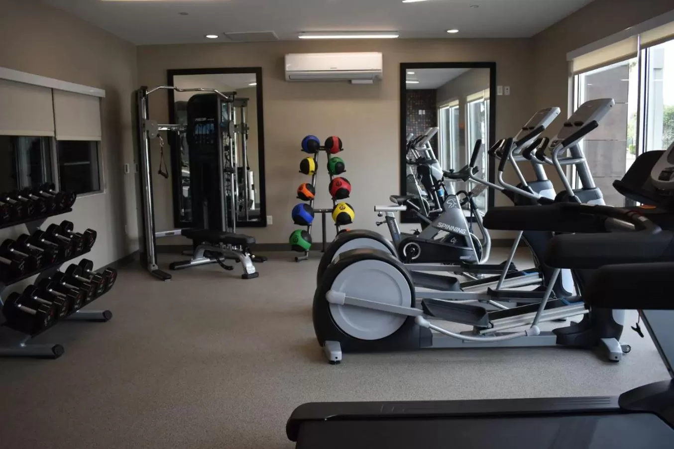 Fitness centre/facilities in La Quinta Inn & Suites by Wyndham San Bernardino