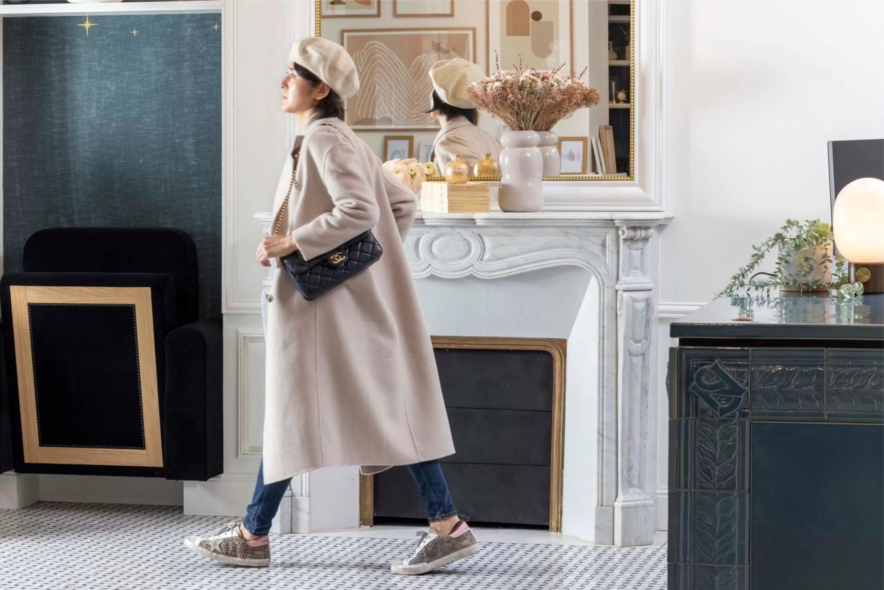 People in Hotel Louvre Montana