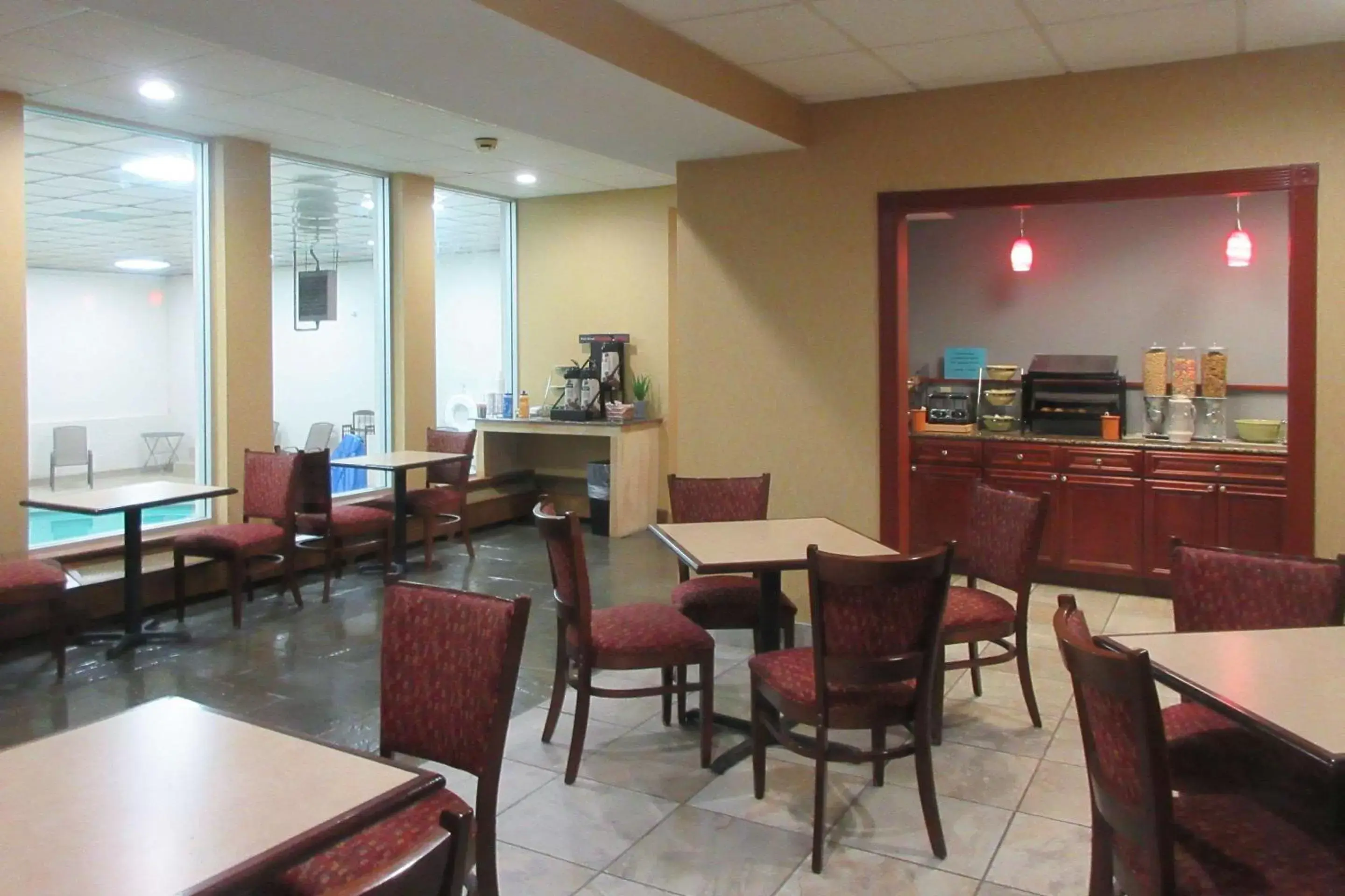 Restaurant/Places to Eat in Quality Inn & Suites Owego