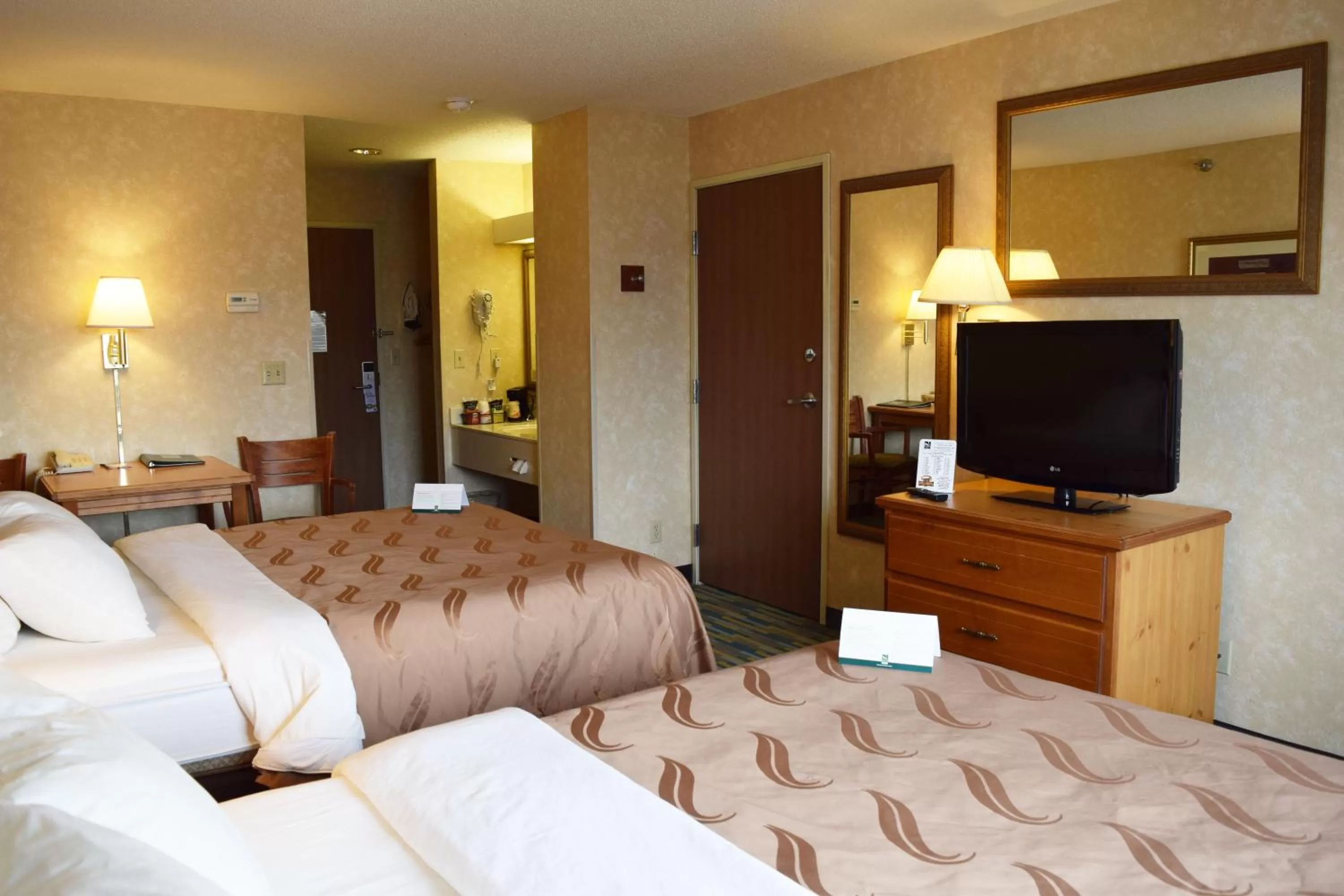 Queen Room with Two Queen Beds - Non-Smoking in Quality Inn