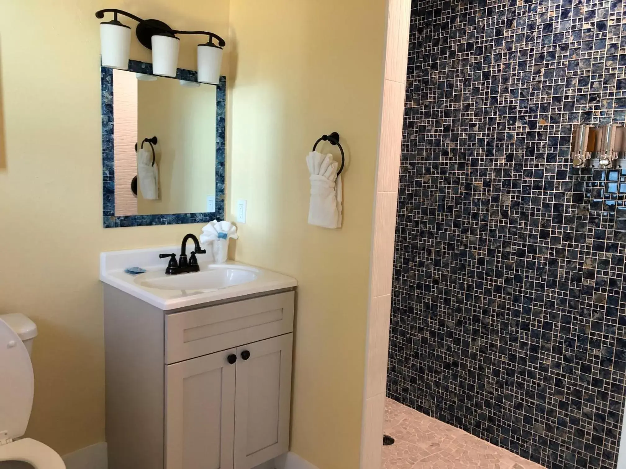 Bedroom, Bathroom in Siesta Key Palms Resort