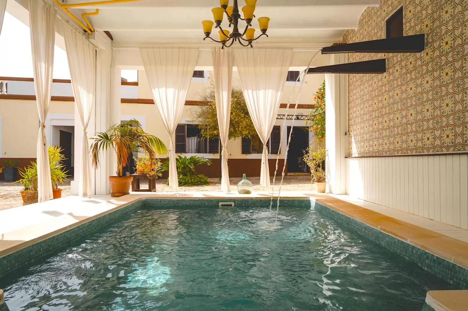 Swimming Pool in loftOtel canet