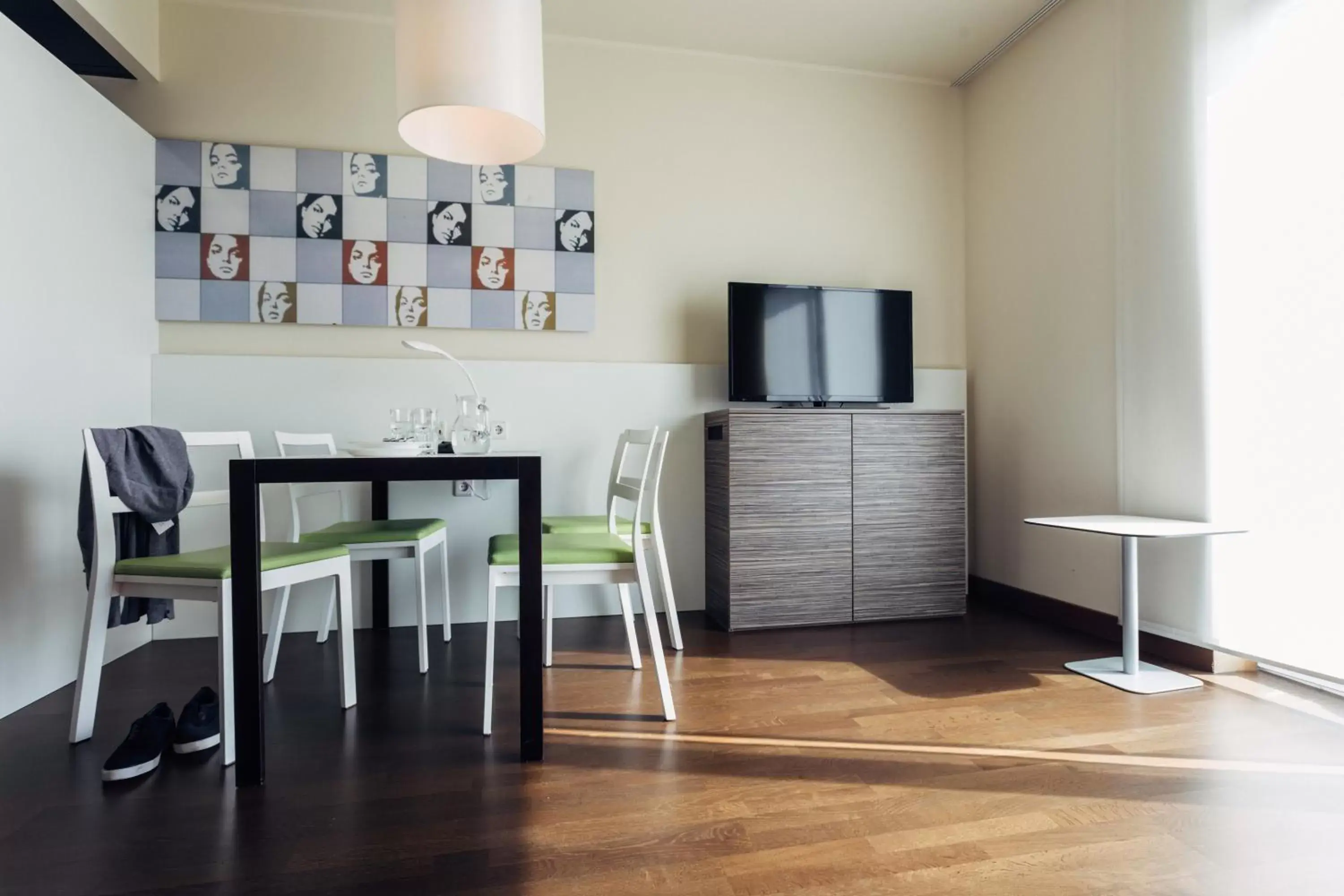 TV and multimedia, Dining Area in harry's home hotel & apartments