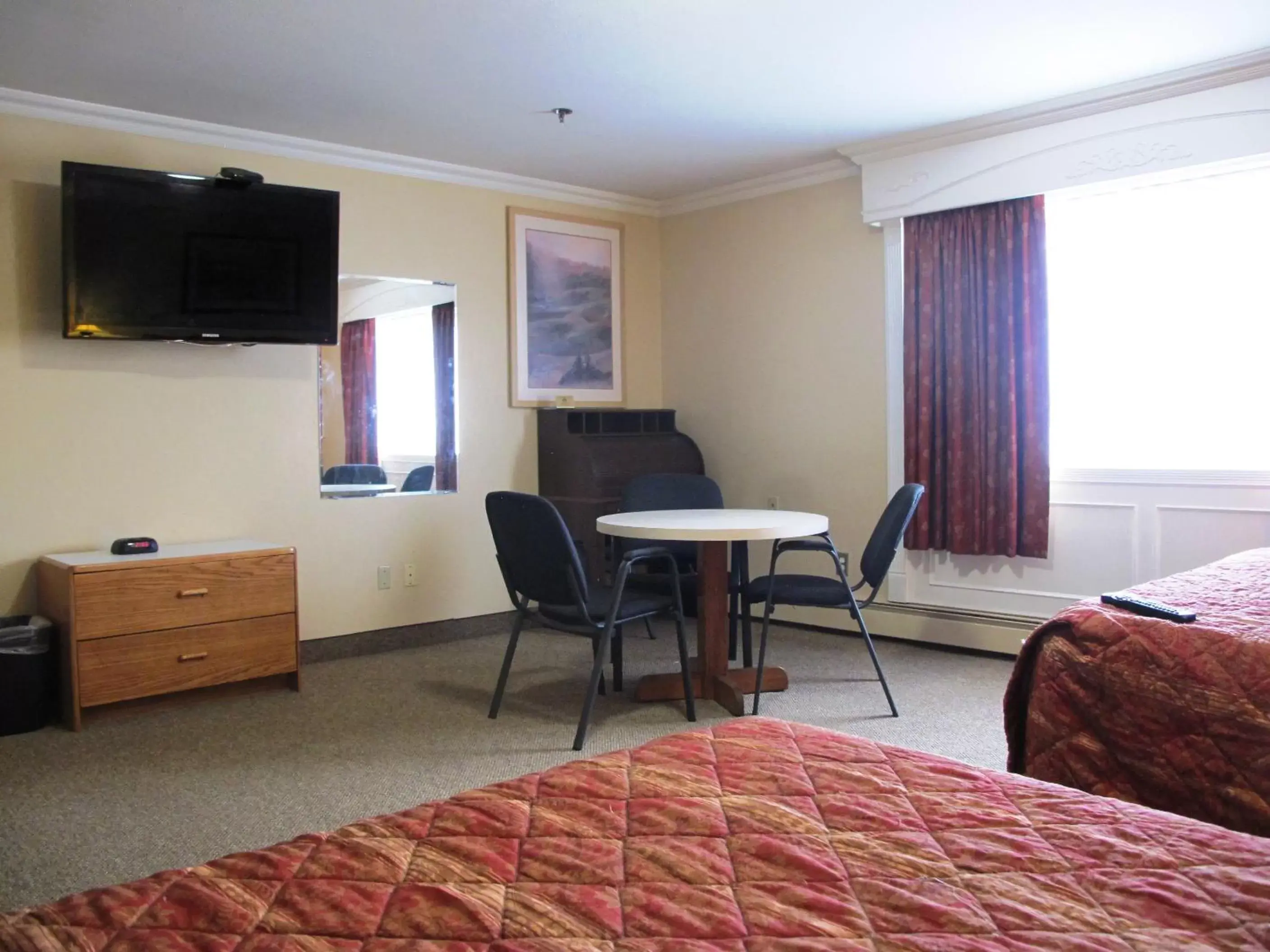 Photo of the whole room, Bed in Merrill Field Inn Photo of the whole room, Bed in Merrill Field Inn