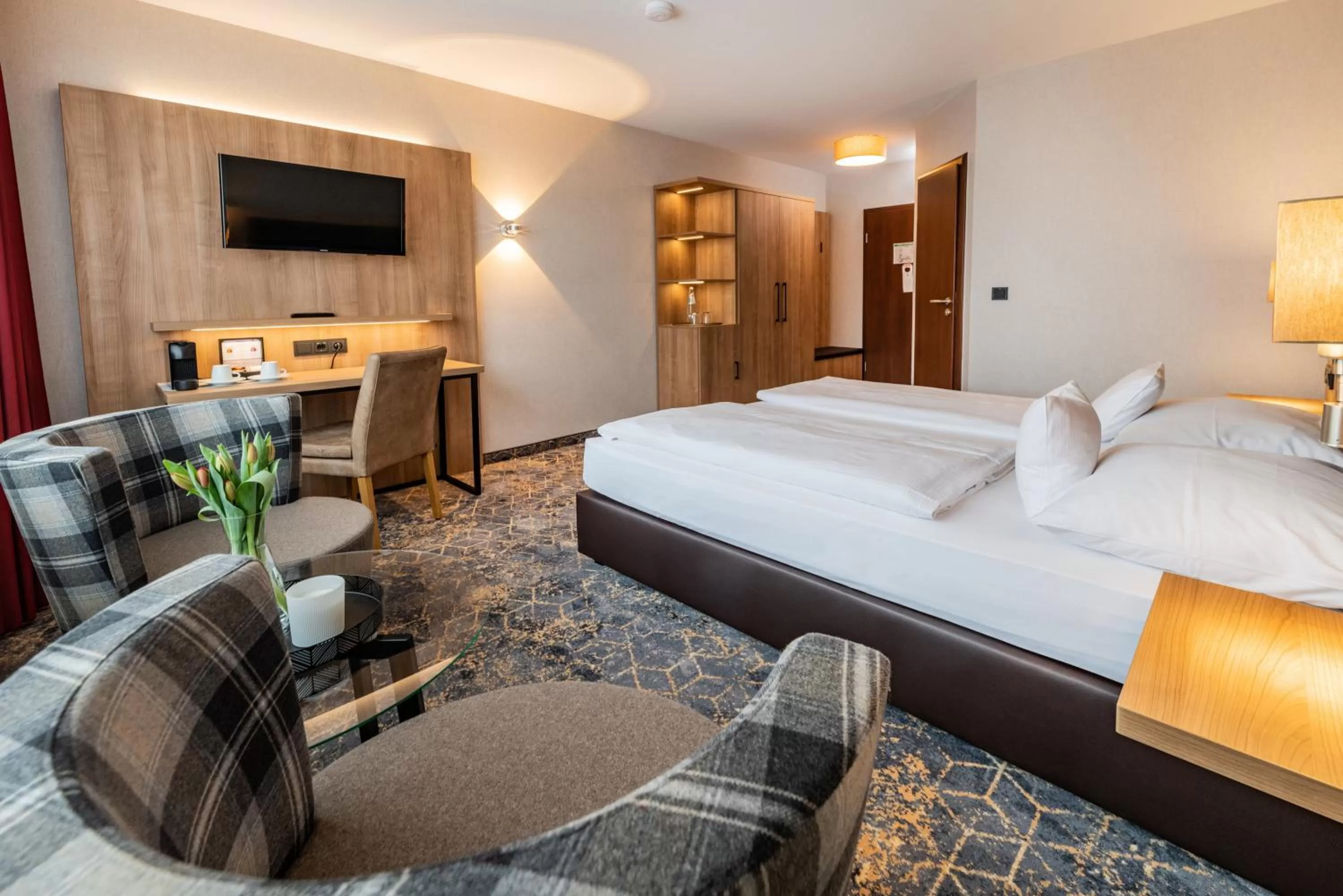 Photo of the whole room, Bed in Göbel's Sophien Hotel