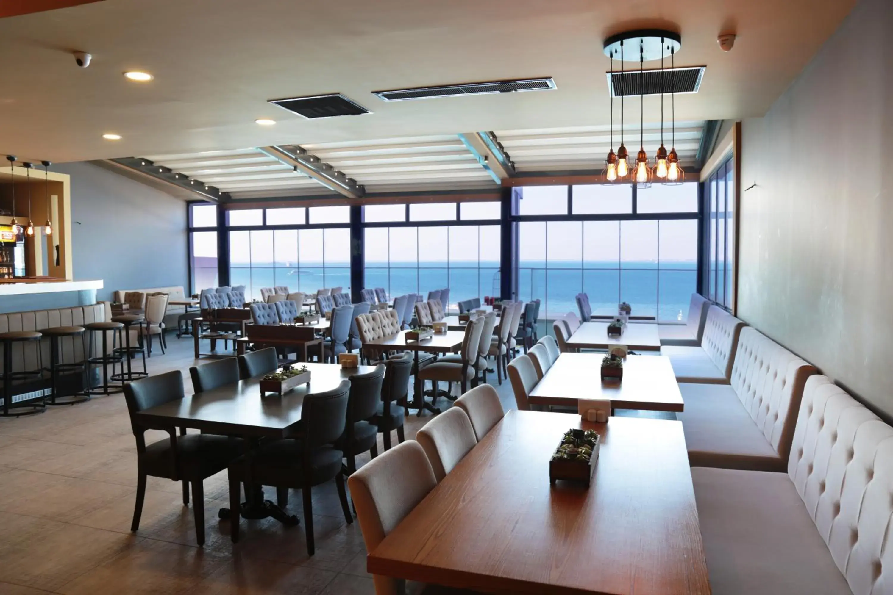 Food and drinks, Restaurant/Places to Eat in Pasaport Pier Hotel