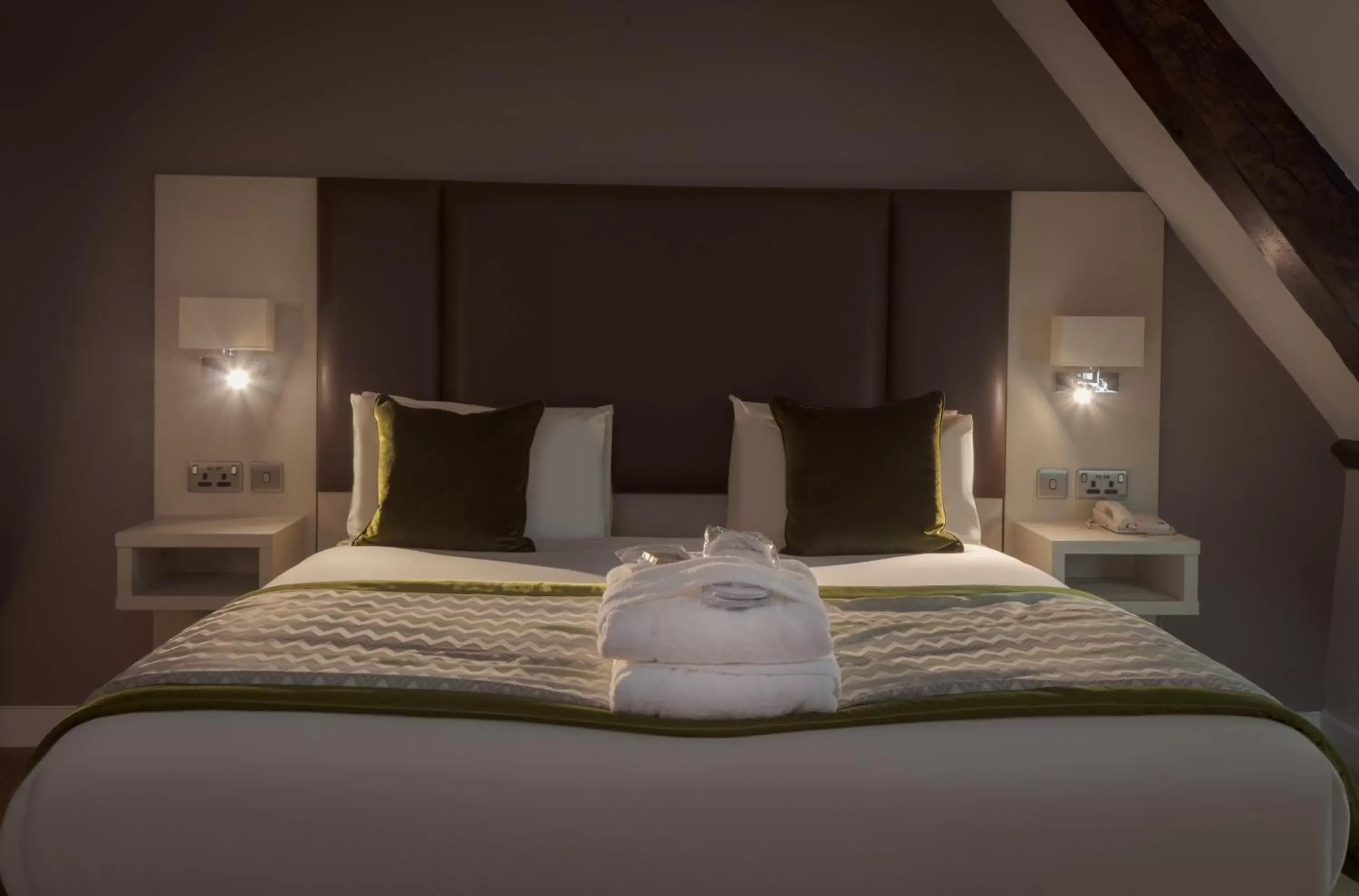 Bed in Mercure Shrewsbury Albrighton Hall Hotel & Spa